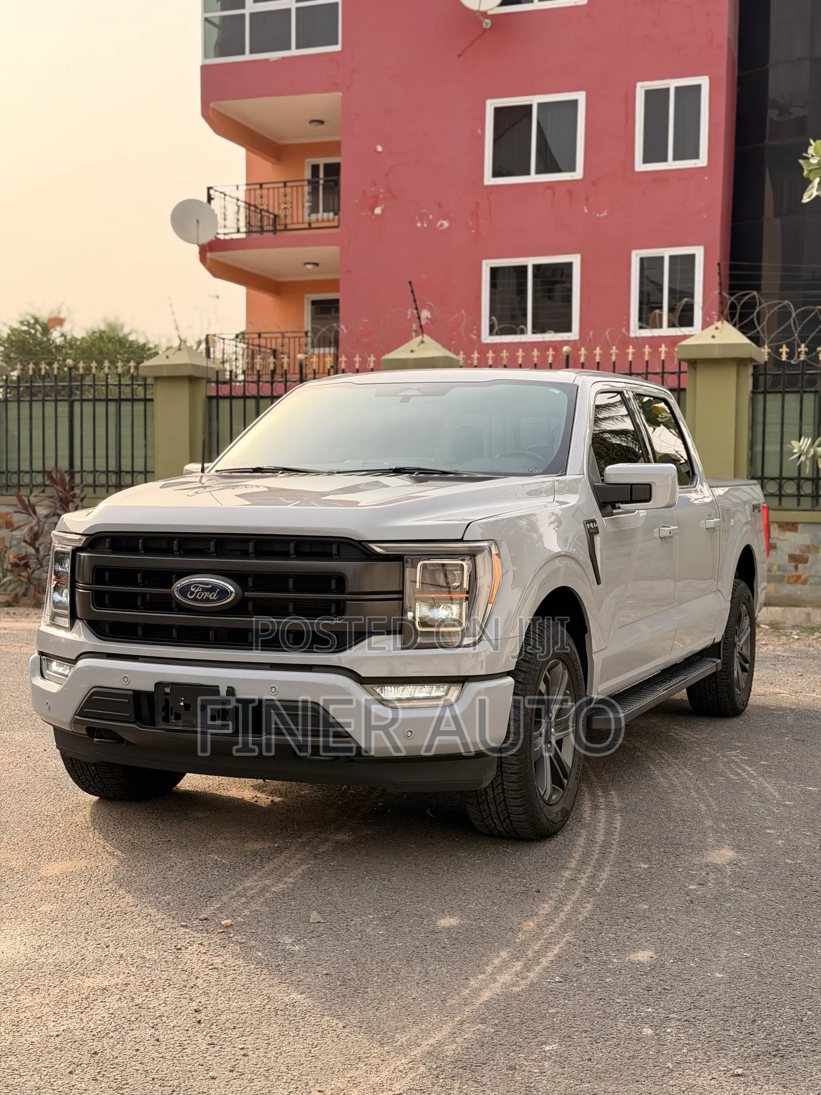 Ford F-150 LARIAT 2023 Gray