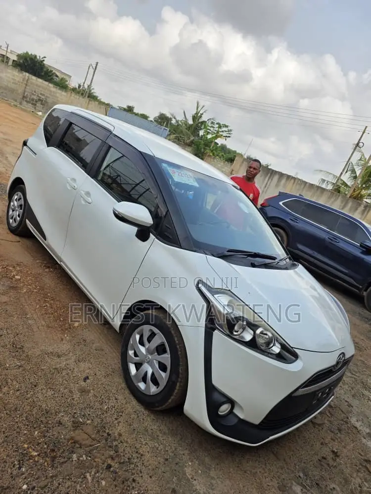 Toyota Sienta 2016 White