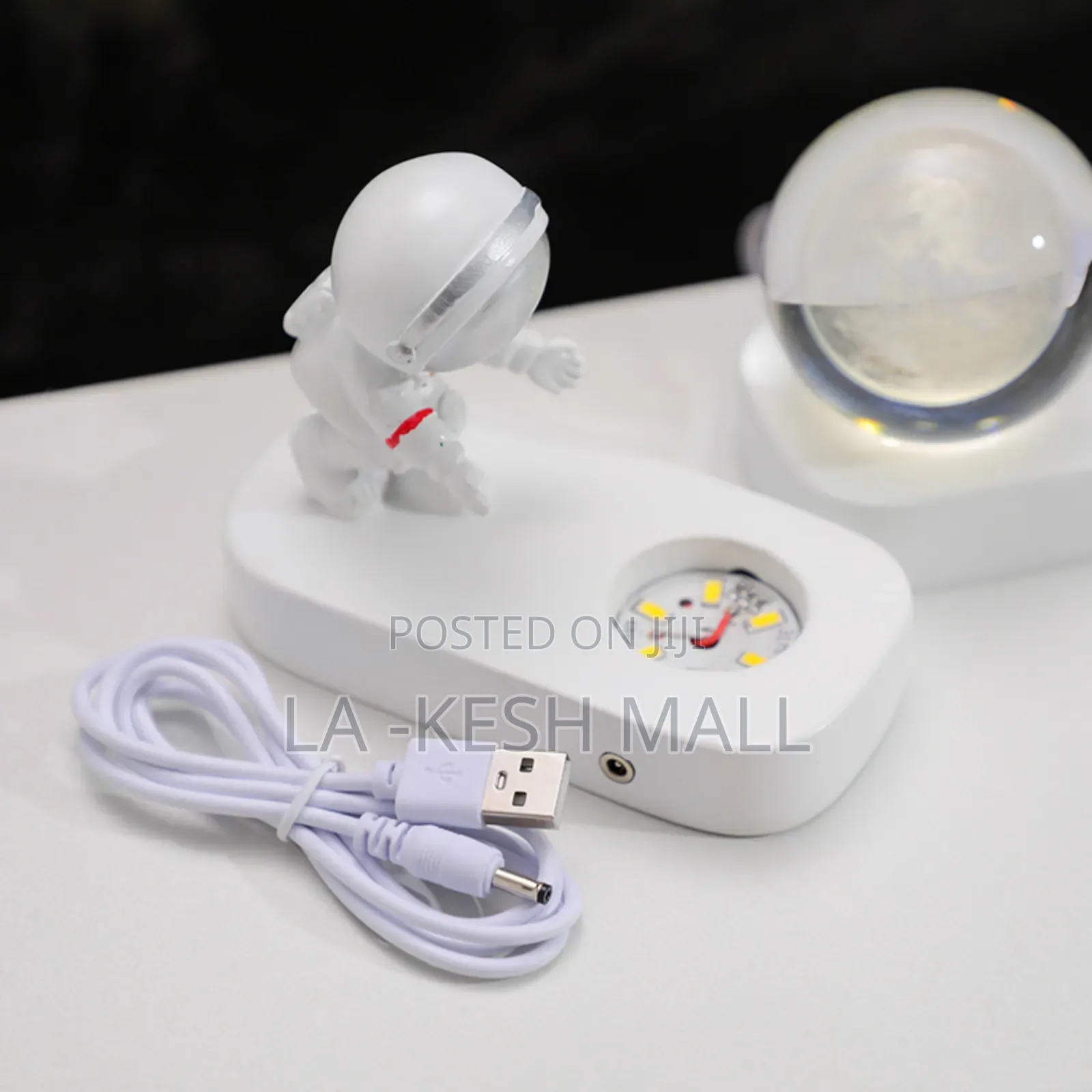 Creative Astronaut Lamp