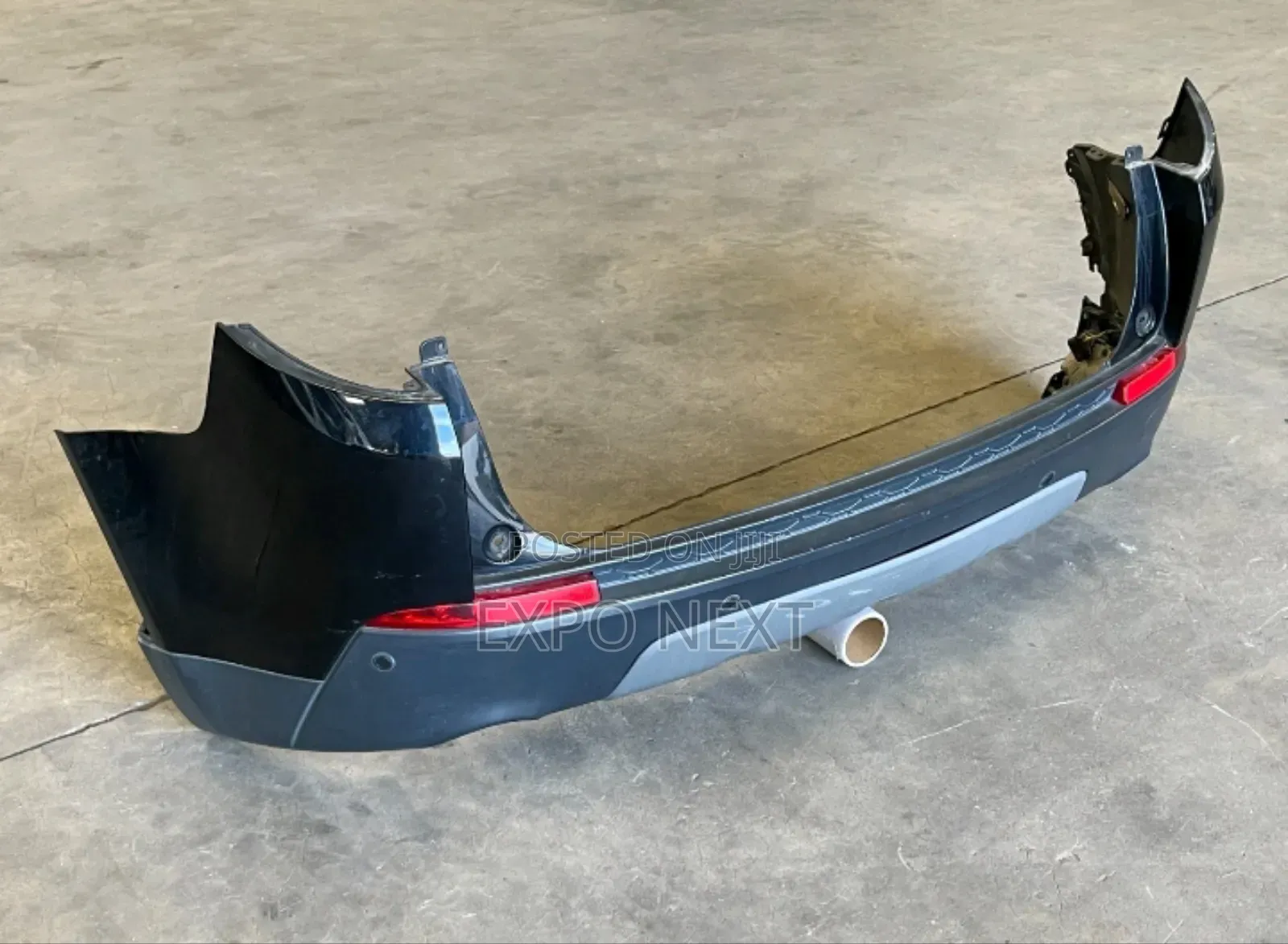 Back Bumper Cover For A 2015-2019 Land Rover Discovery Sport Se