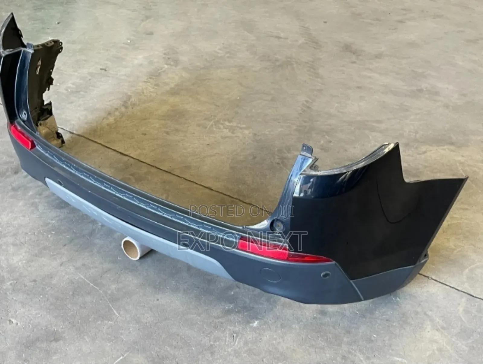 Back Bumper Cover For A 2015-2019 Land Rover Discovery Sport Se