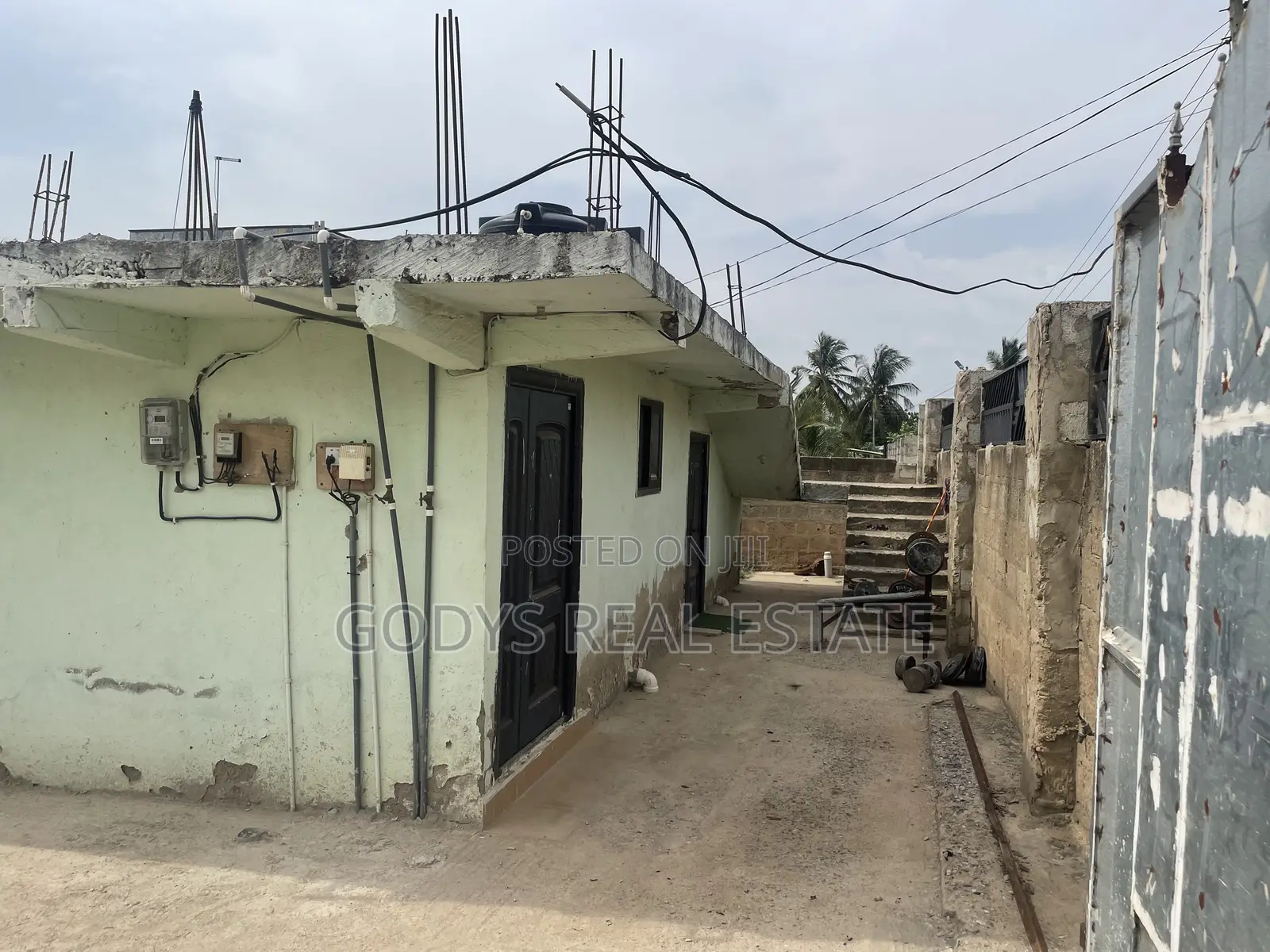 Four Unit Chamber and Hall Apartment for Sale