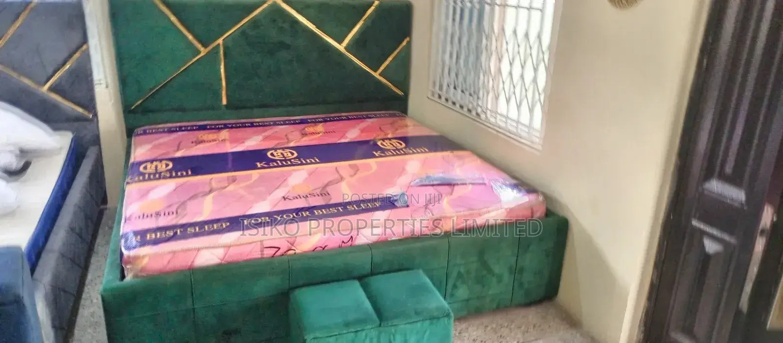 Bed and Mattress Queen Size Plus Otaman