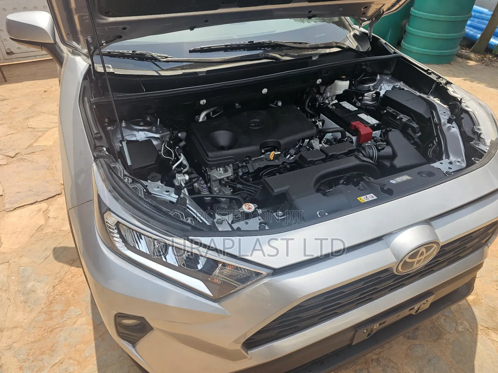 Toyota RAV4 XLE 2021 Silver