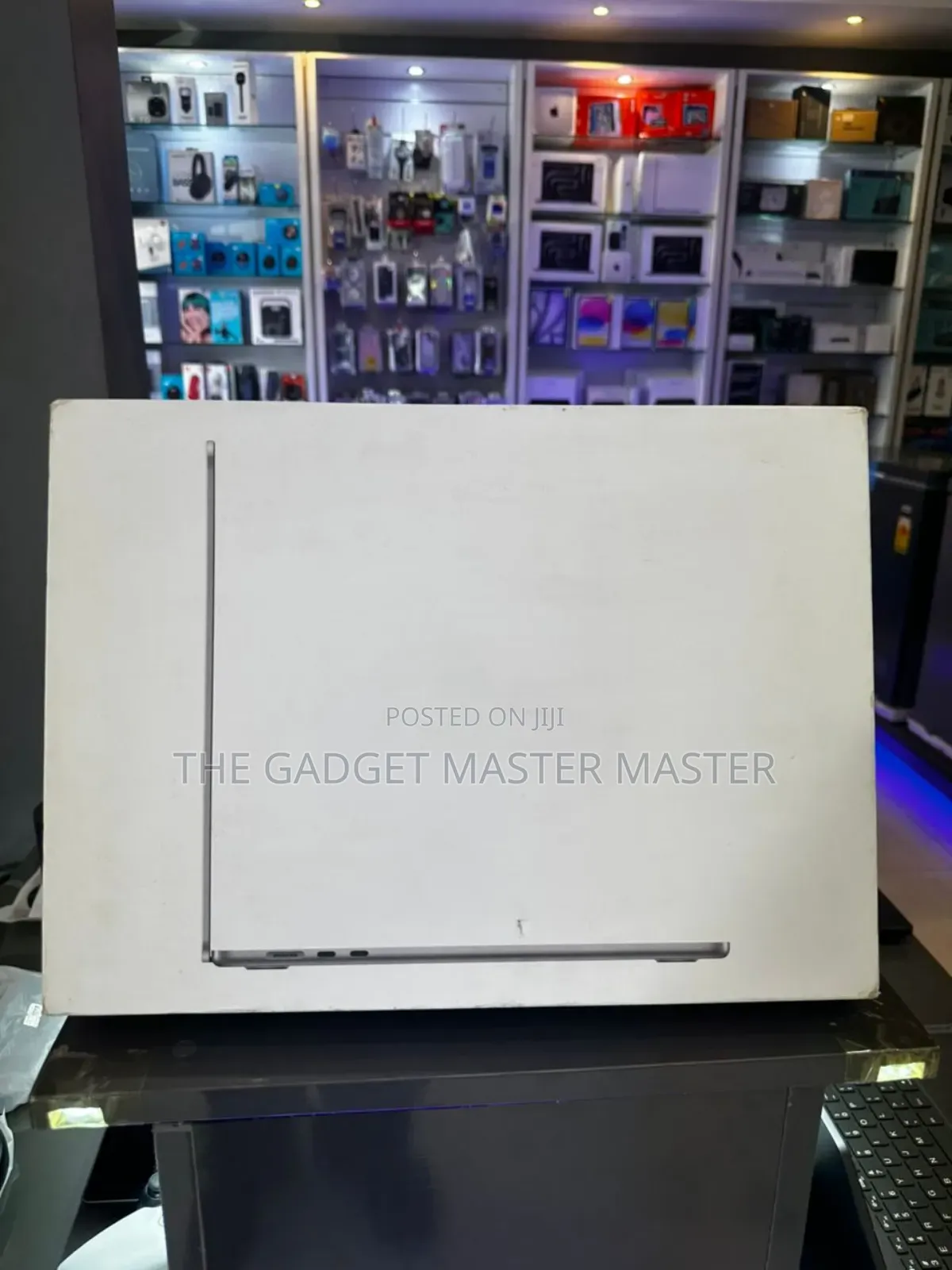 New Laptop Apple MacBook Air 2022 M2 8GB Apple M2 SSD 512GB