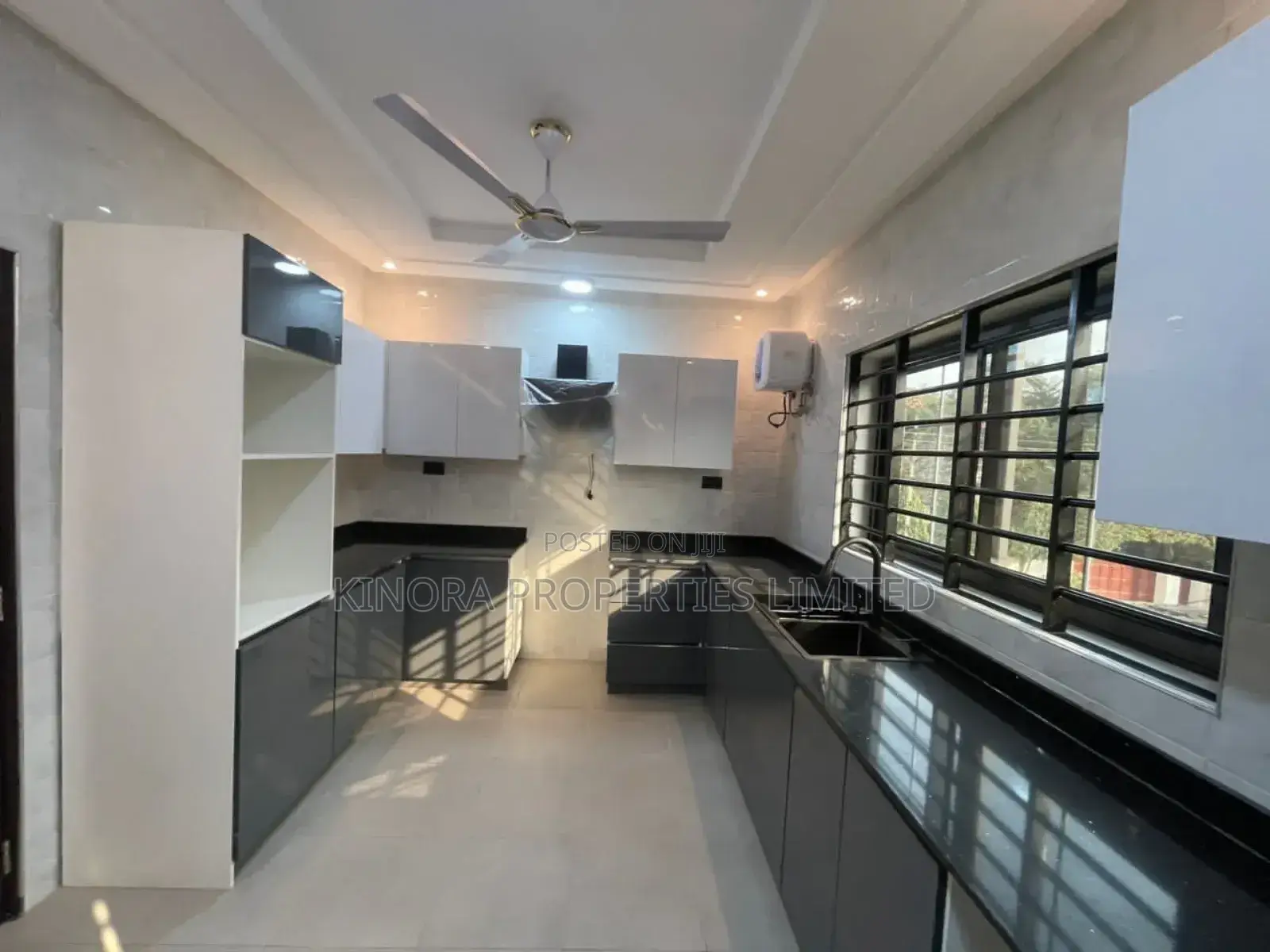 3bdrm Duplex in Paraku Estate, Ga East Municipal for rent