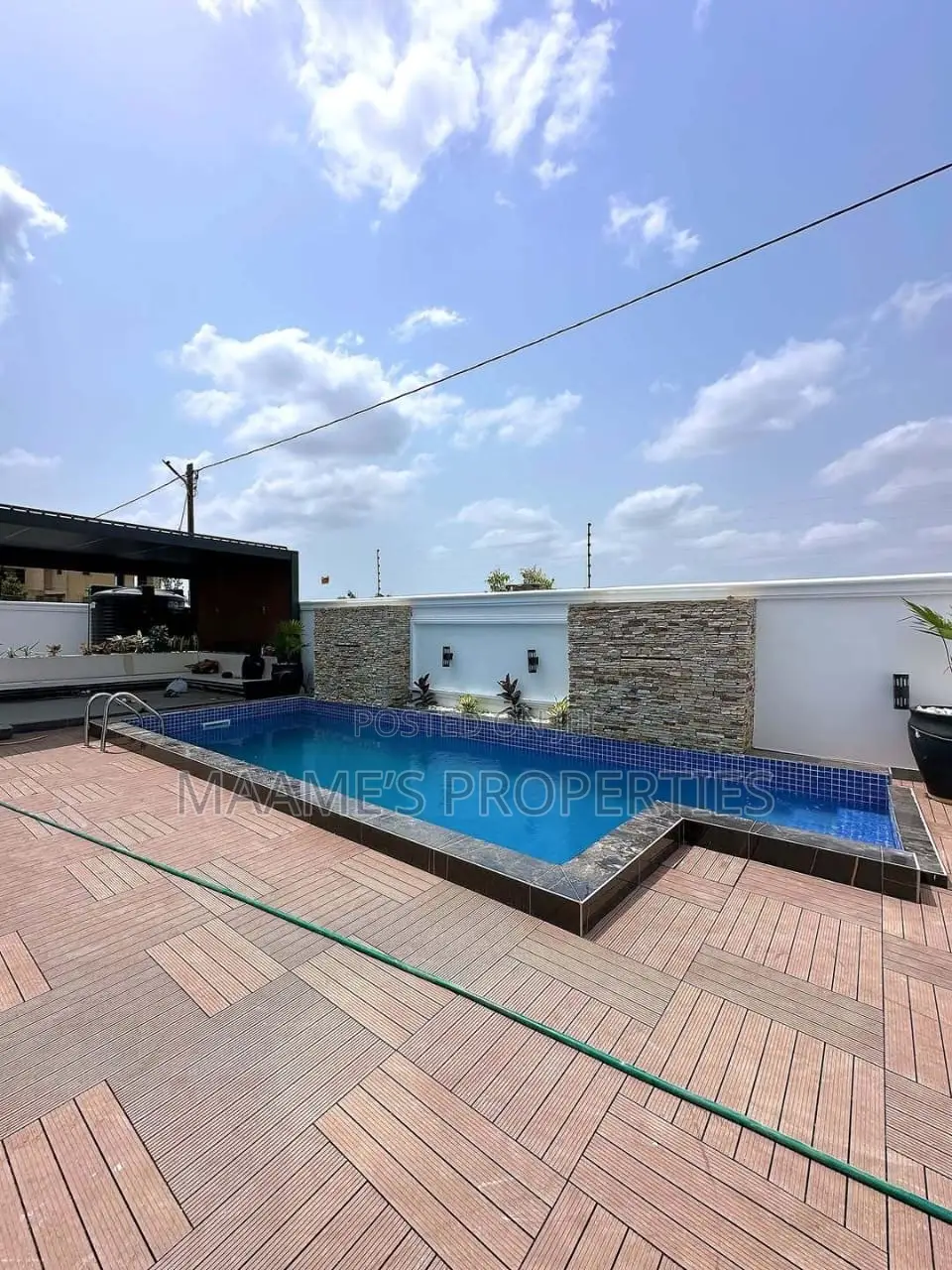 6bdrm Duplex in East Legon for sale