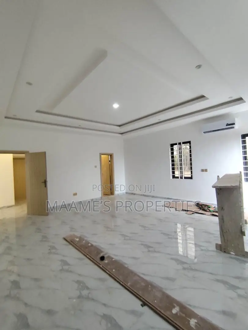 4bdrm Duplex in East Legon for sale