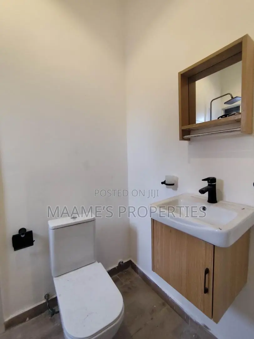 4bdrm Duplex in East Legon for sale
