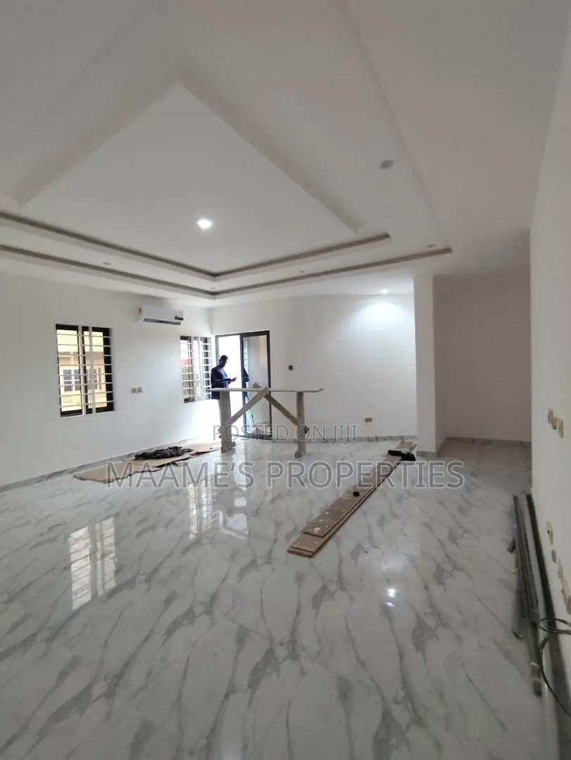 4bdrm Duplex in East Legon for sale