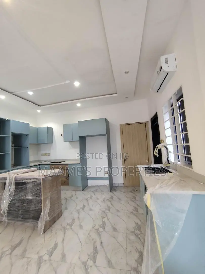 4bdrm Duplex in East Legon for sale