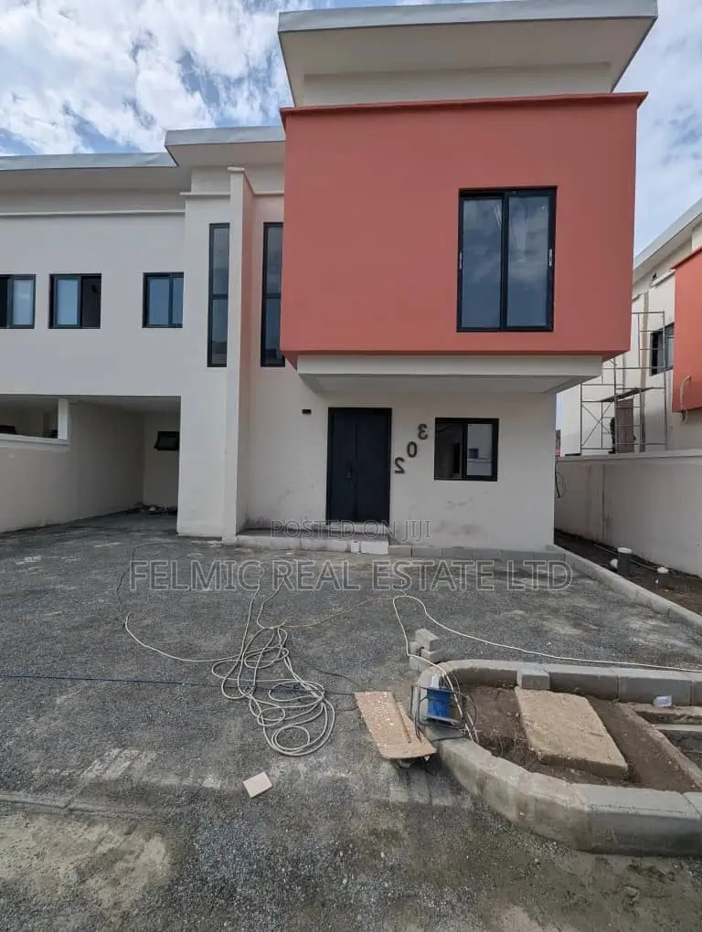 3bdrm Duplex in Felmic Real Estate, Mile 7 for sale