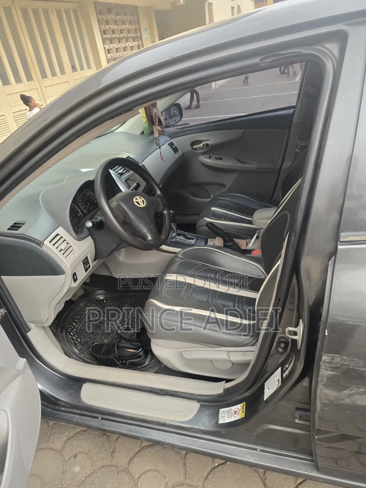 Toyota Corolla L 4-Speed Automatic 2013 Gray