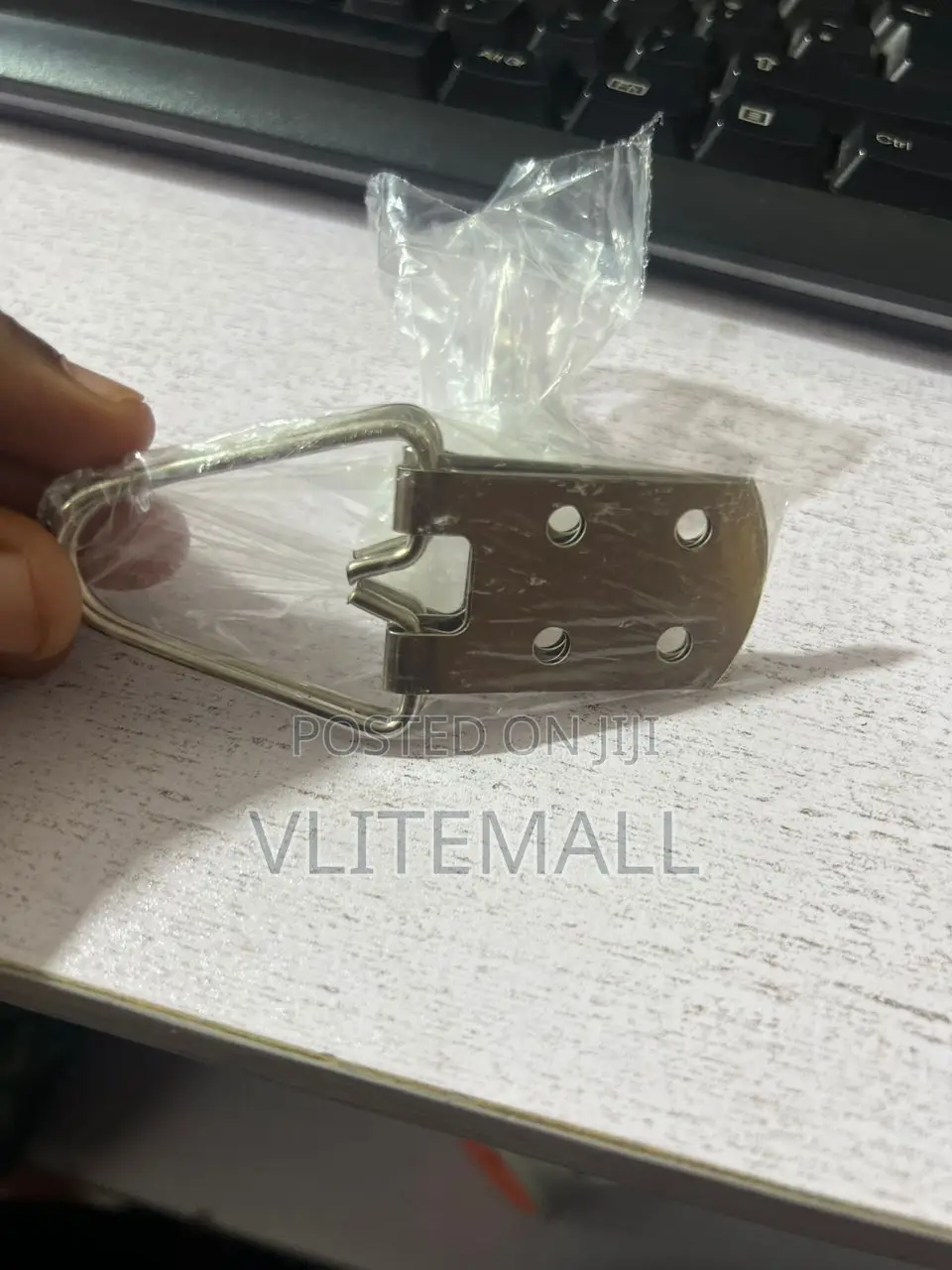 Heavy-Duty Picture Frame Strap Hanger