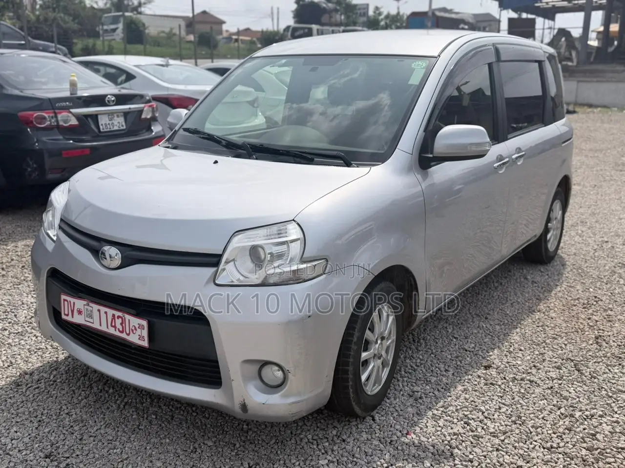 Toyota Sienta 2015 Silver