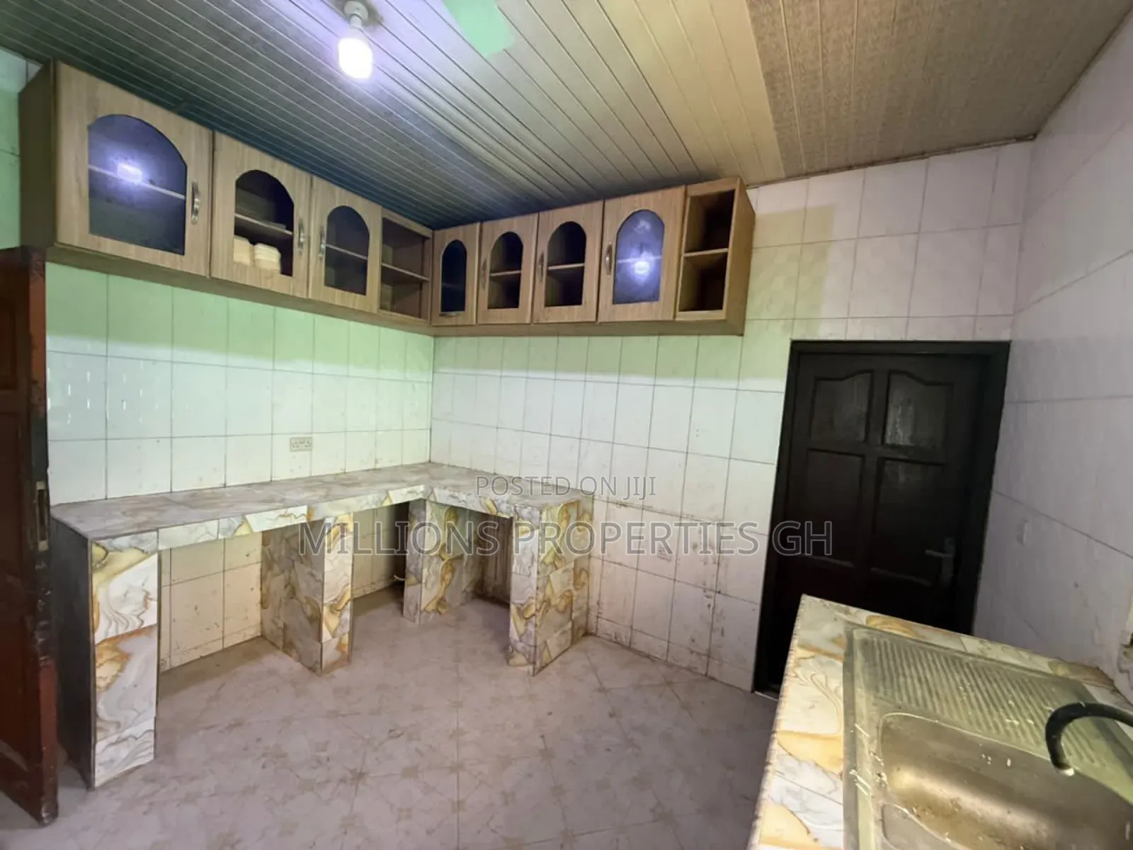 6bdrm House in Millions Properties, Ablekuma for sale
