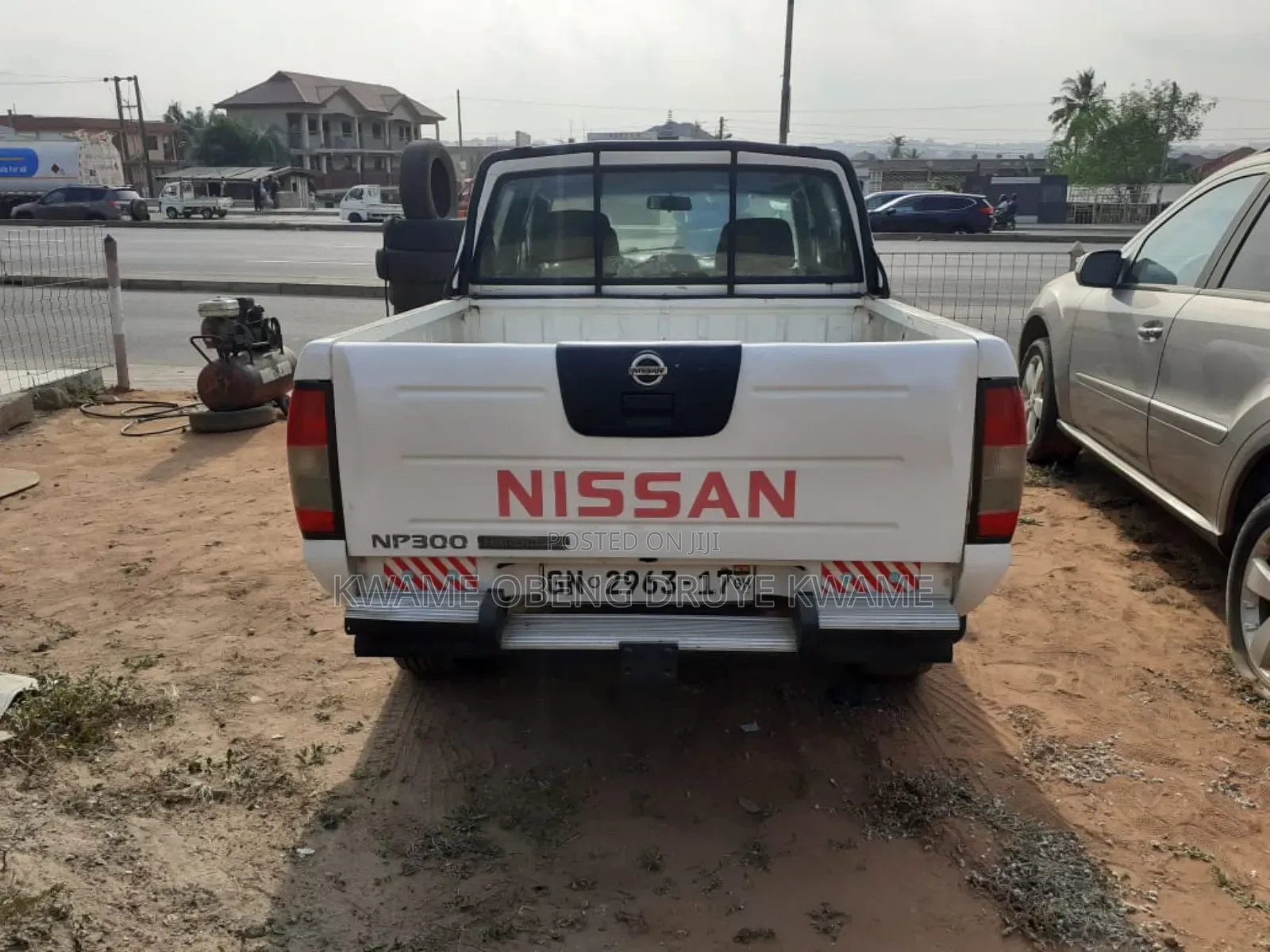 Nissan Hardbody 2012 White
