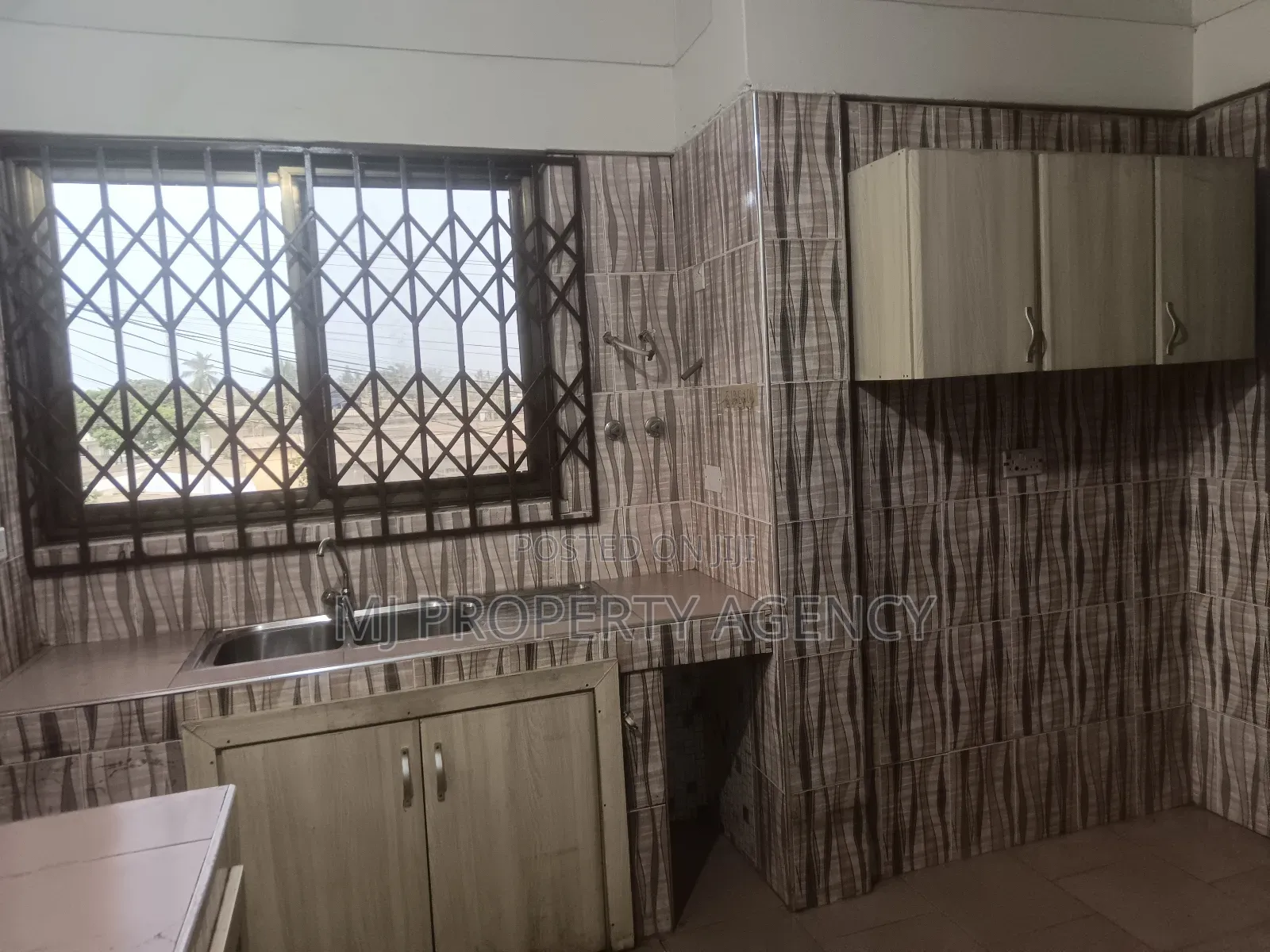 2bdrm Apartment in Golf Estate -Afariwa, Community 25 for rent