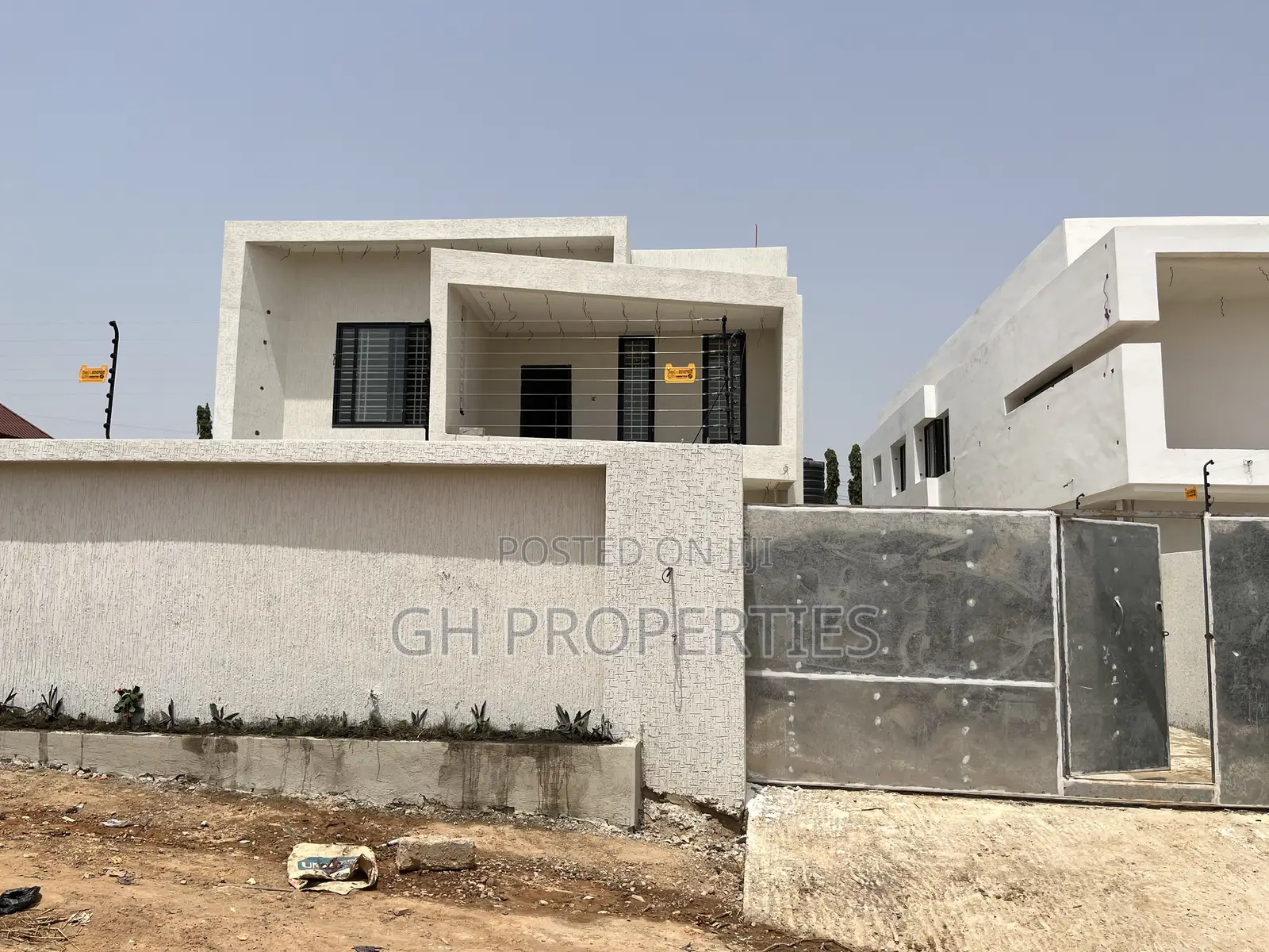 4bdrm Duplex in Santasi,Anyienem, Kumasi Metropolitan for sale