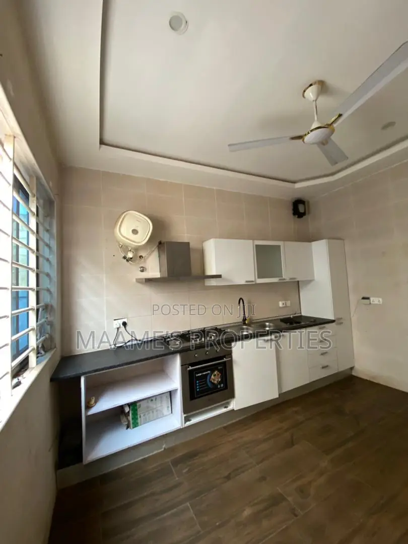 3bdrm House in Lake Side Estate for rent