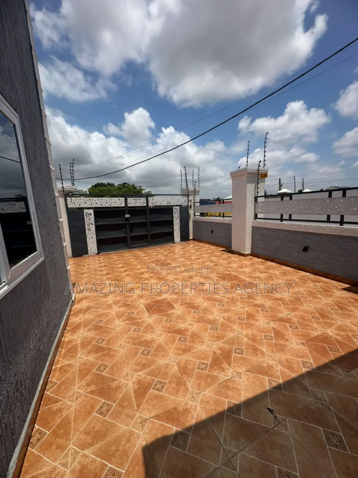 3bdrm Room & Parlour in Spintex, Baatsona Total for rent