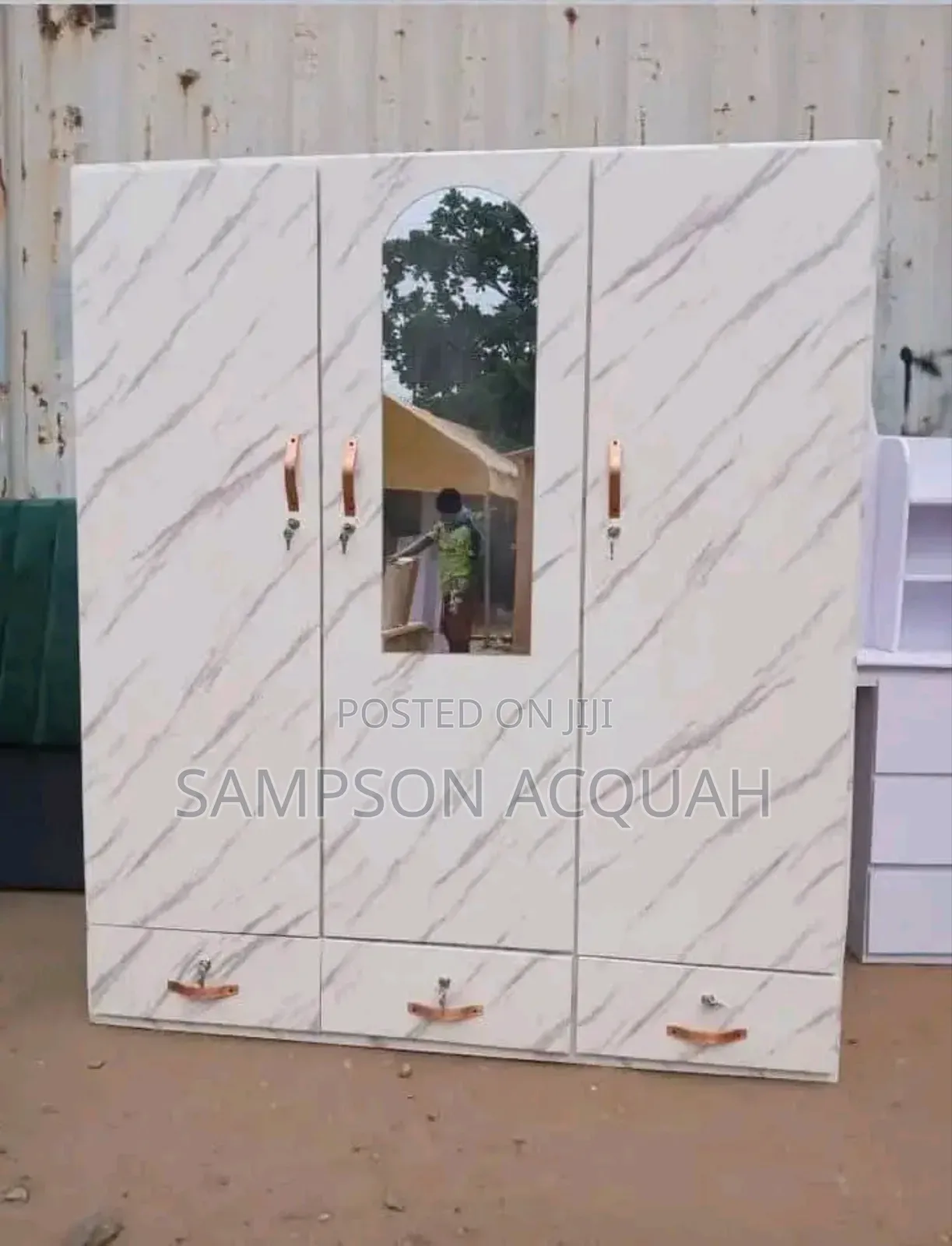 Simple And Quality 3 In 1 Wardrobe Available 🚚