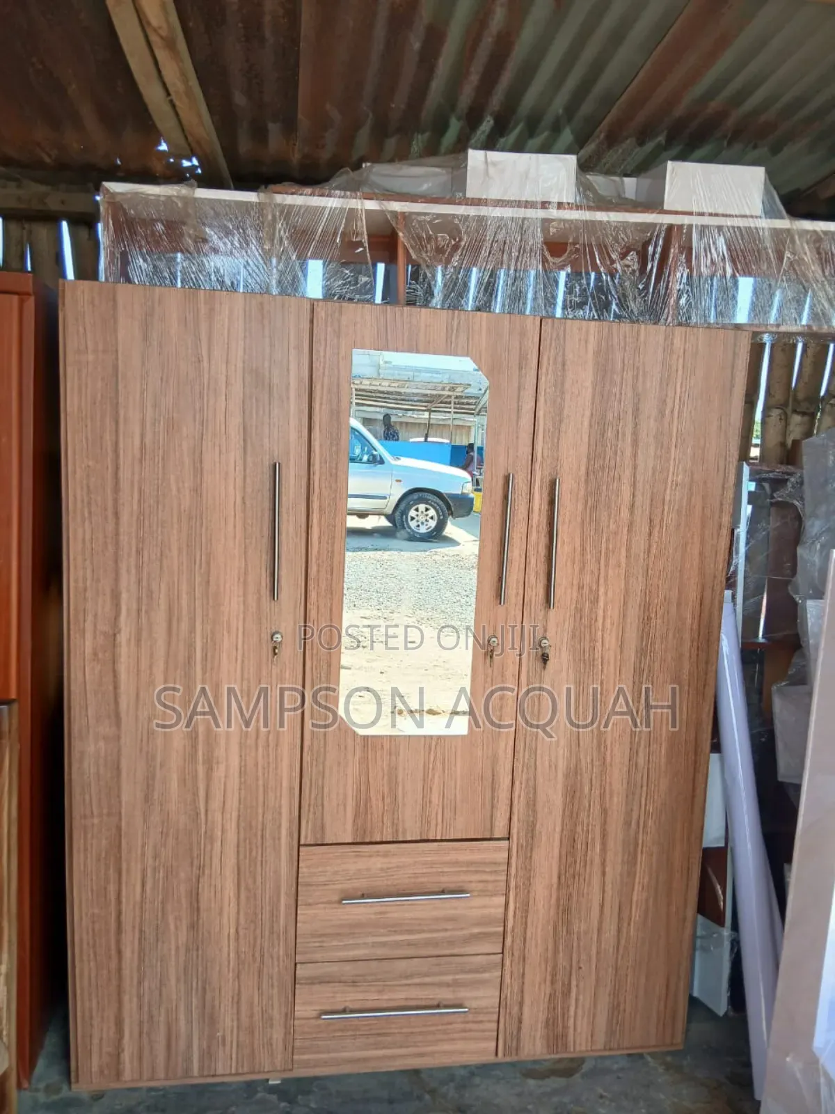 Simple And Quality 3 In 1 Wardrobe Available