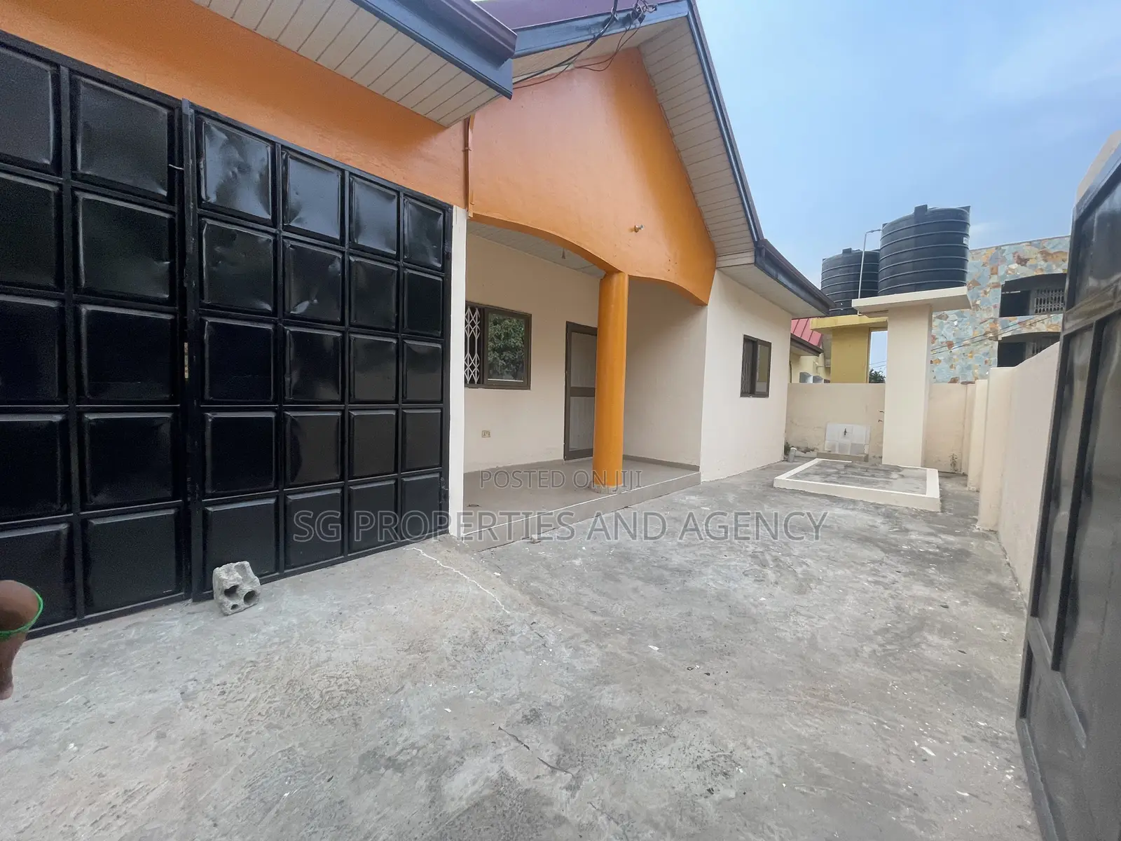 3bdrm House in Lashibi, Sakumono for rent