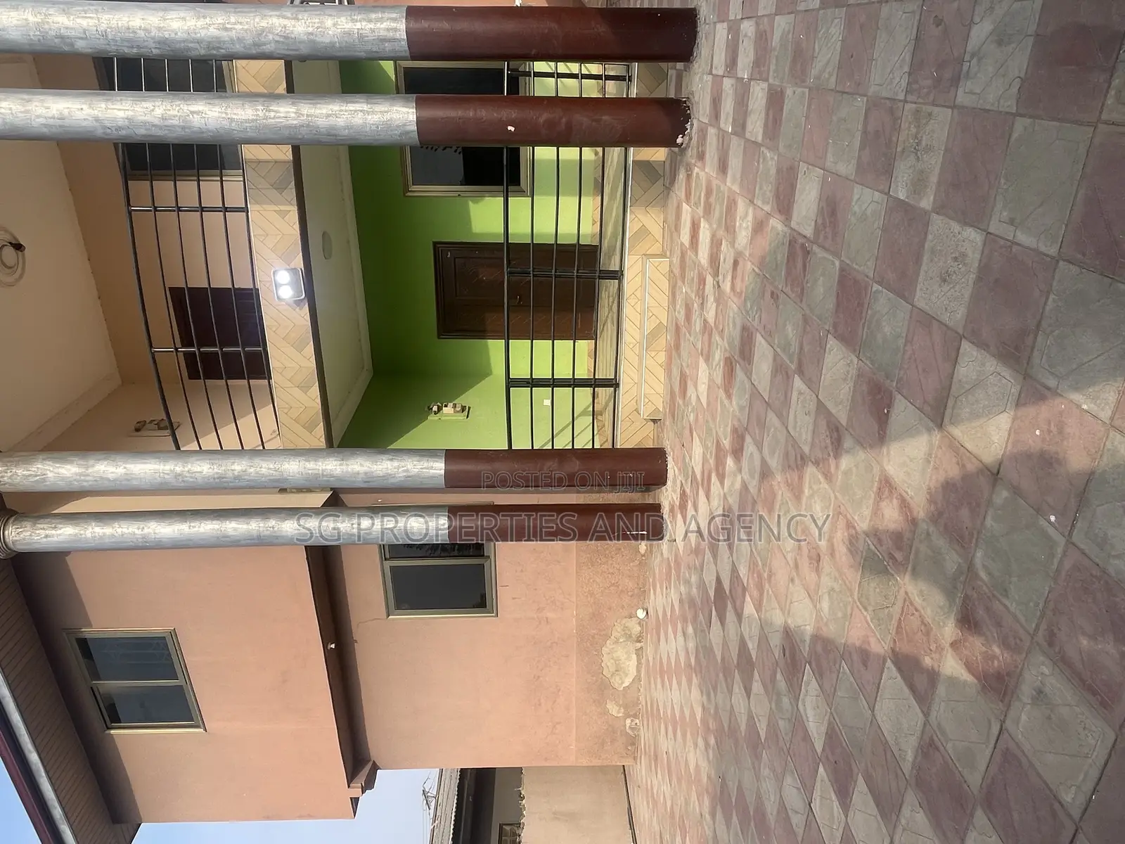3bdrm Apartment in Lashibi, Sakumono for rent