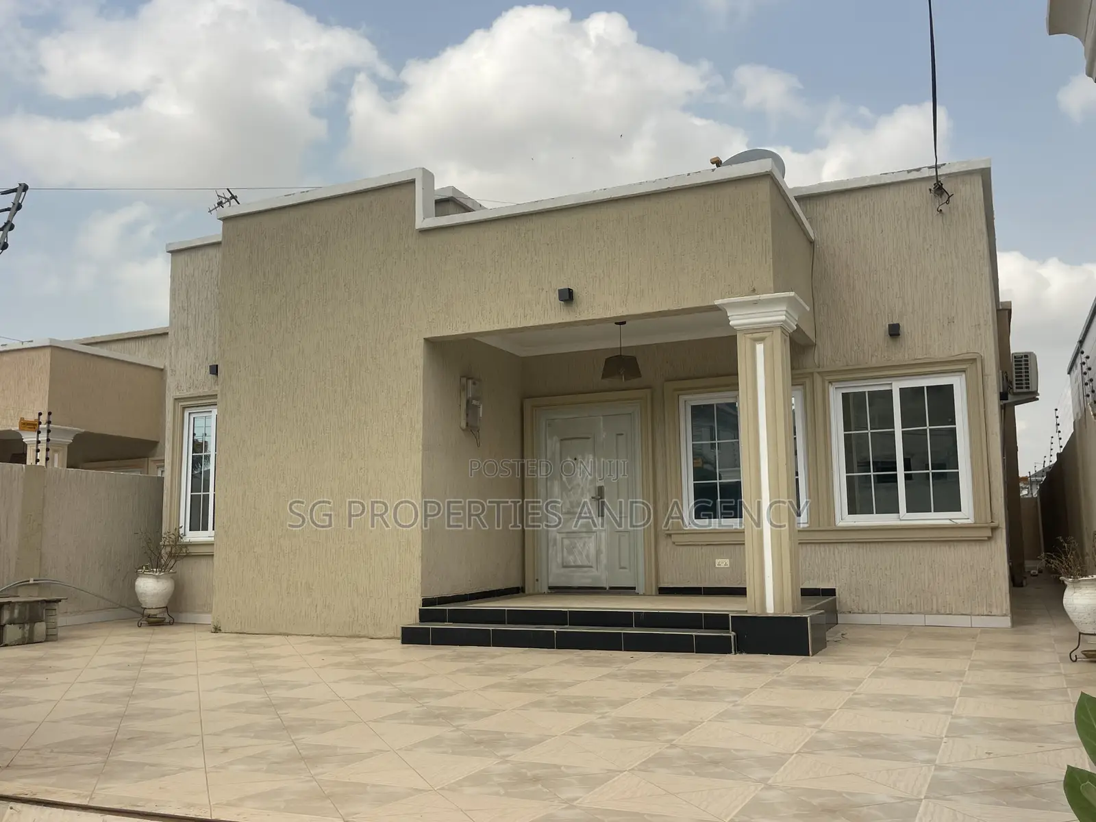 2bdrm House in Lashibi, Sakumono for rent