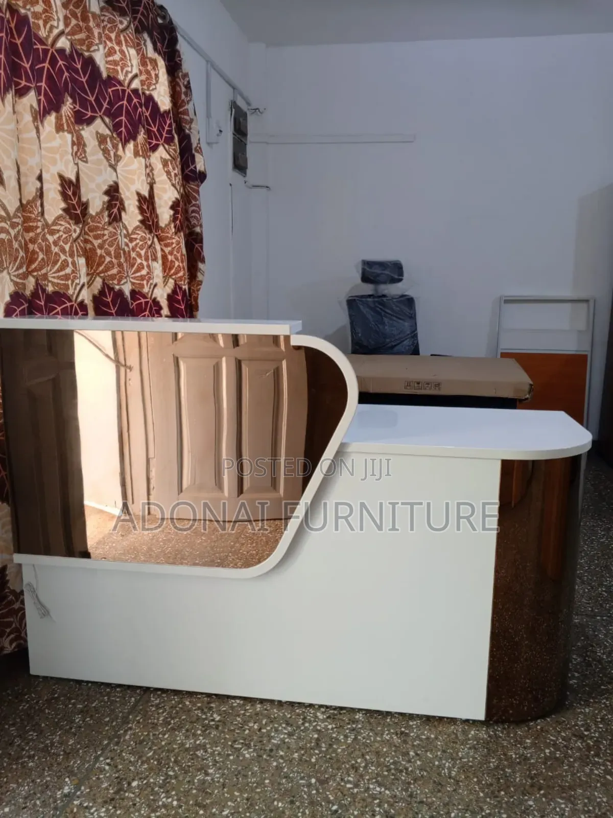 Front Desk (White Gold)