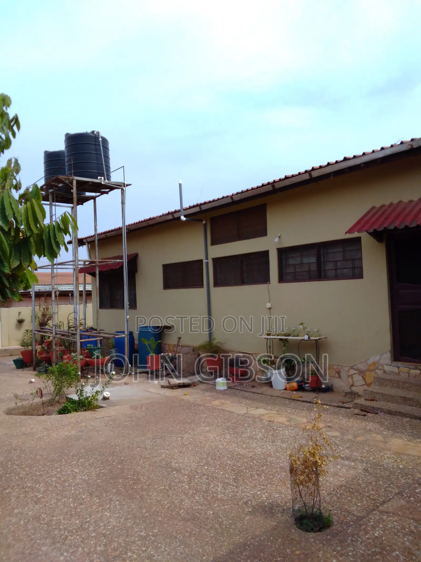 8bdrm House in 8 Bedroom House, SSNIT Flats for sale