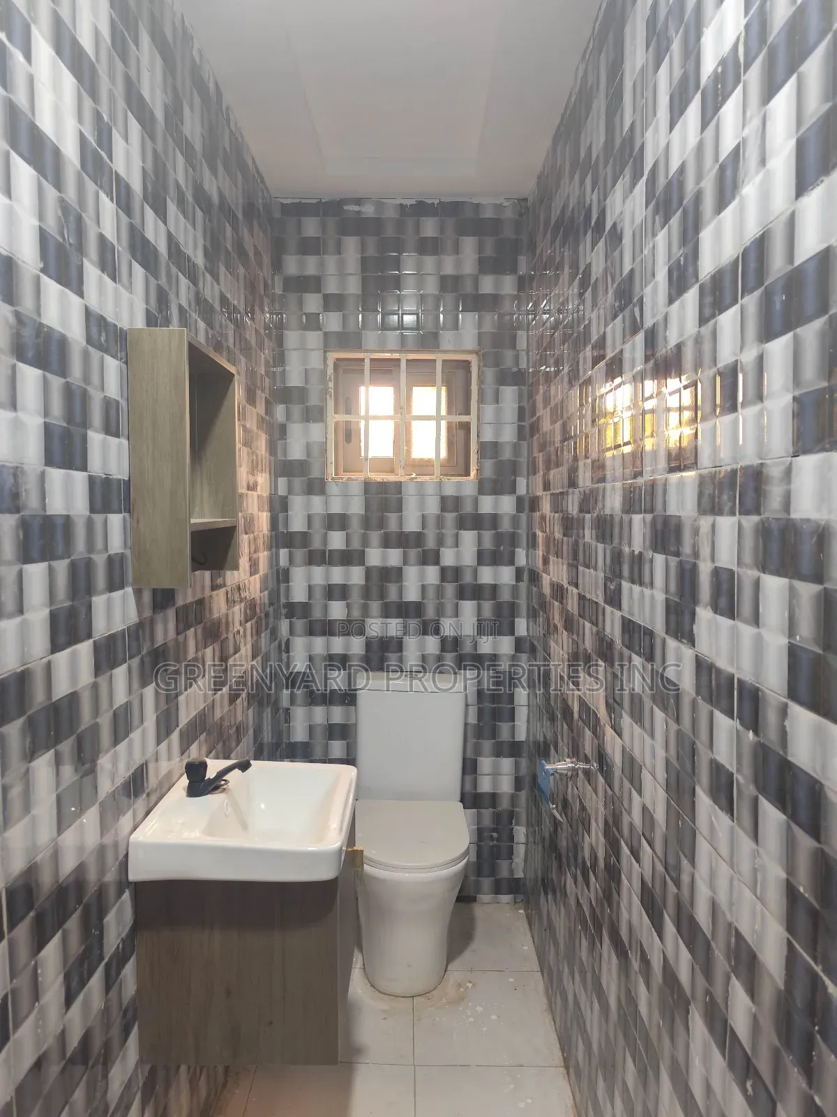4bdrm House in Oyarifa, Ghana Flag for sale