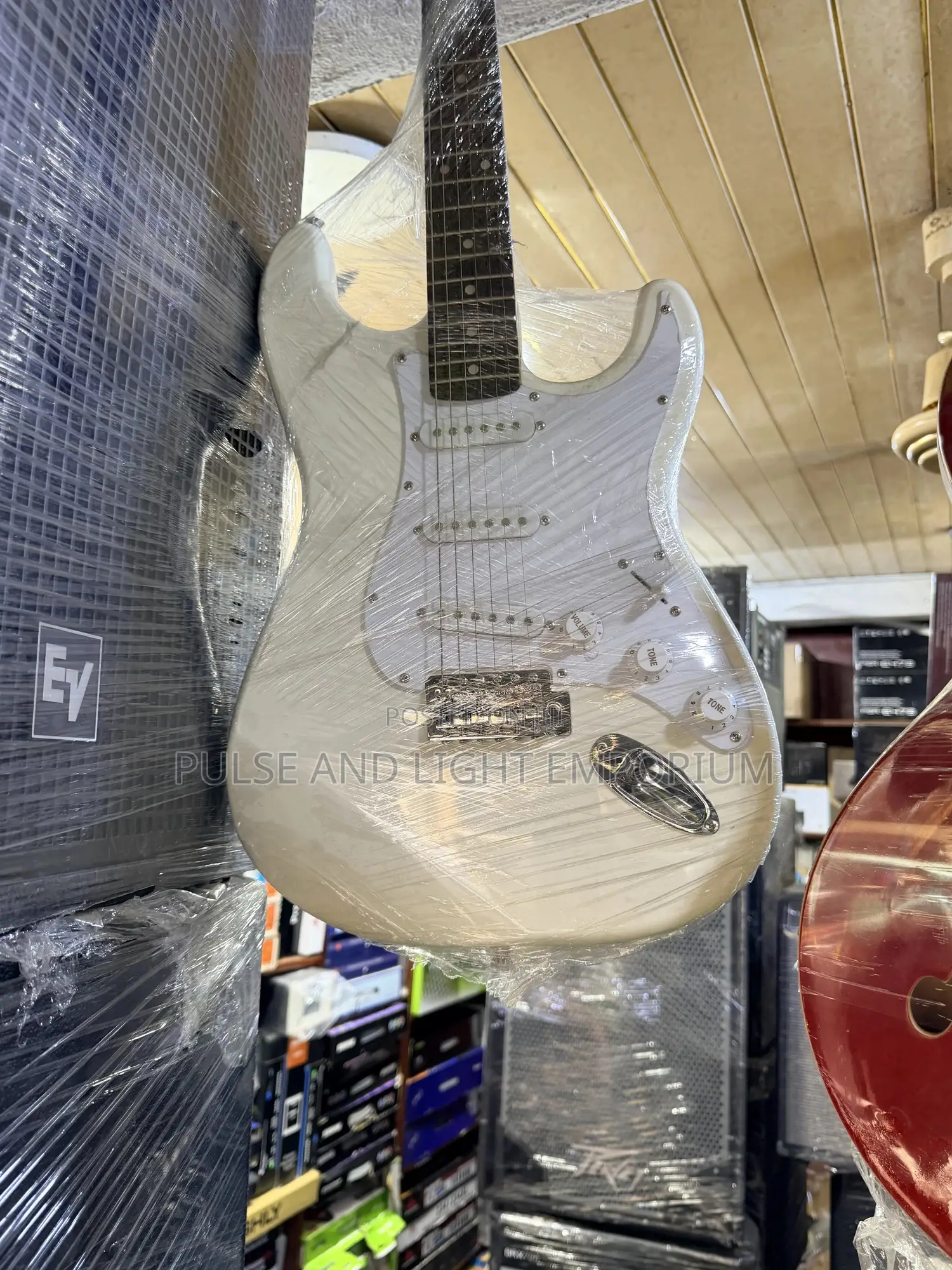 Fender Stratocaster-style Electric Lead Guitar