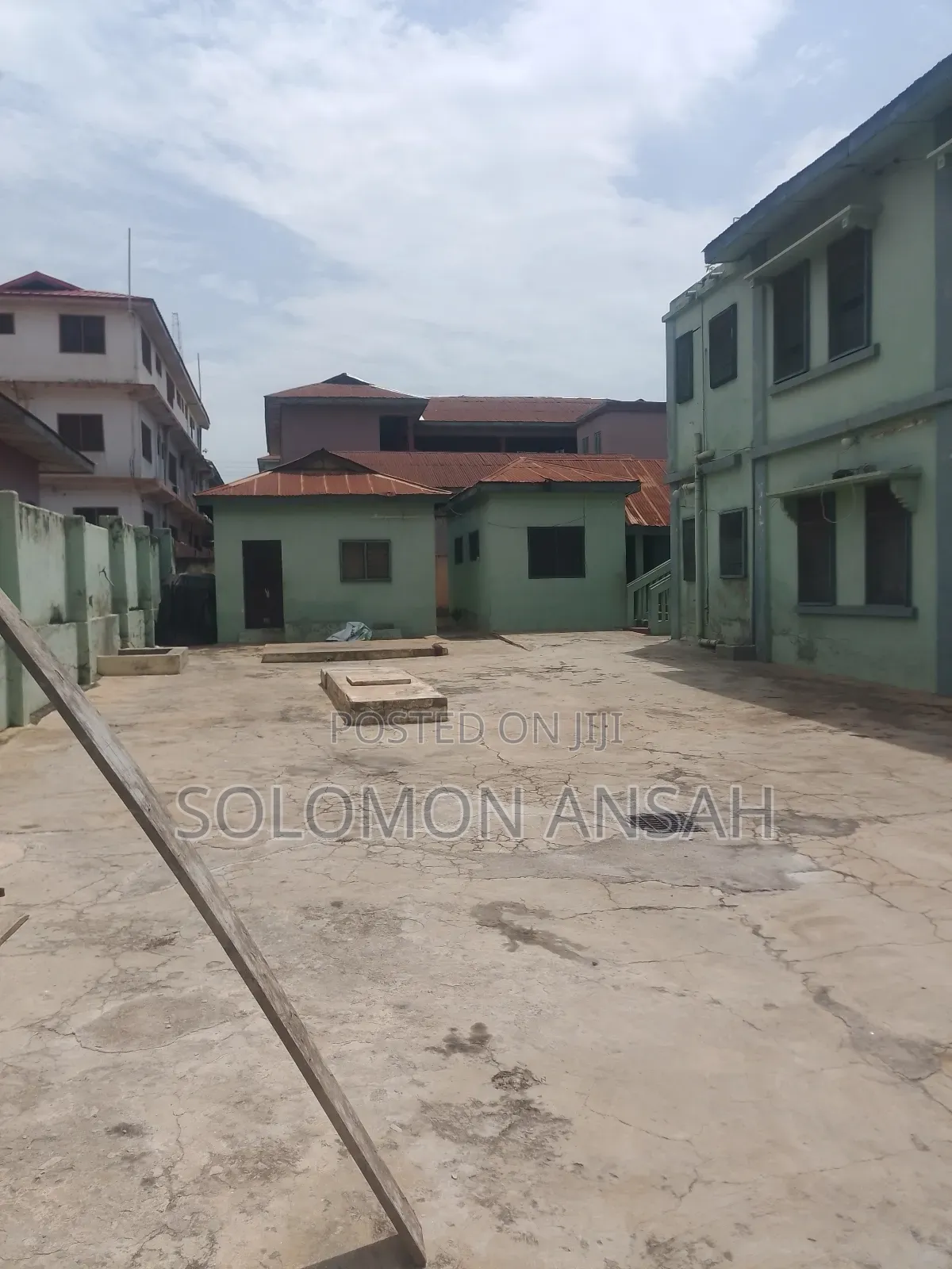 14bdrm House in Free Will Agency, Kumasi Metropolitan for sale