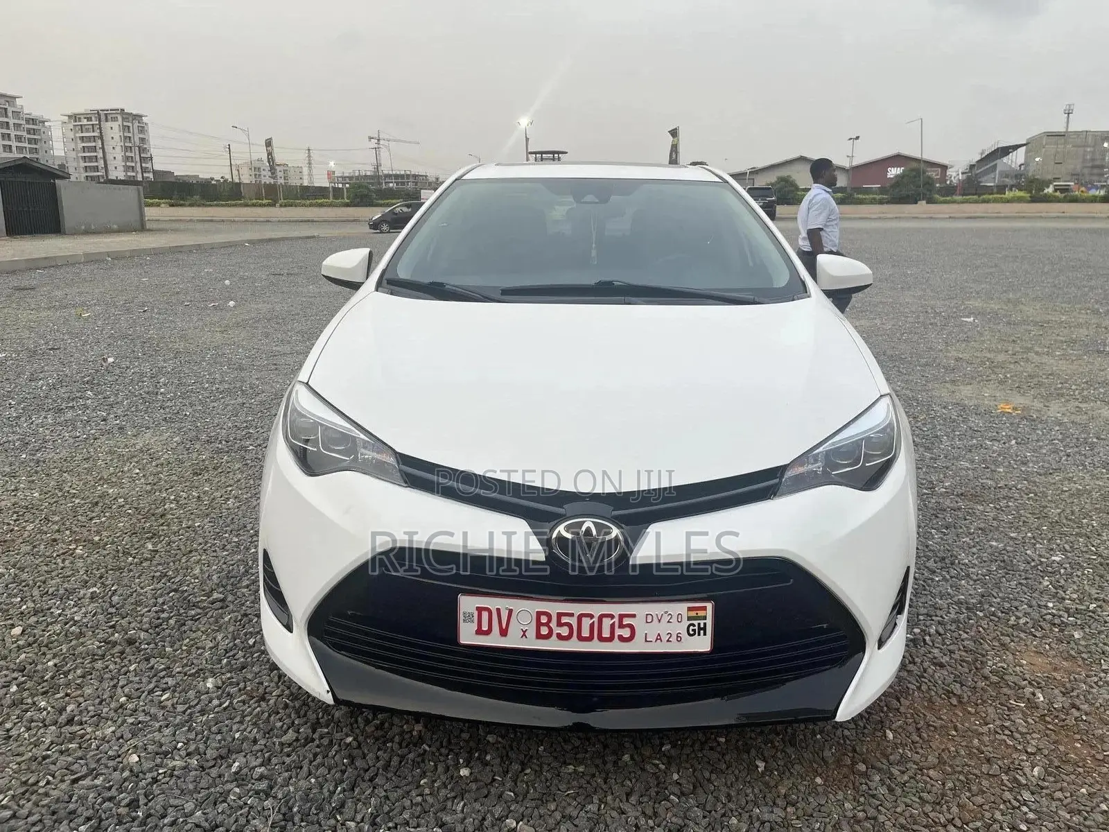 Toyota Corolla XLE (1.8L 4cyl 2A) 2018 White
