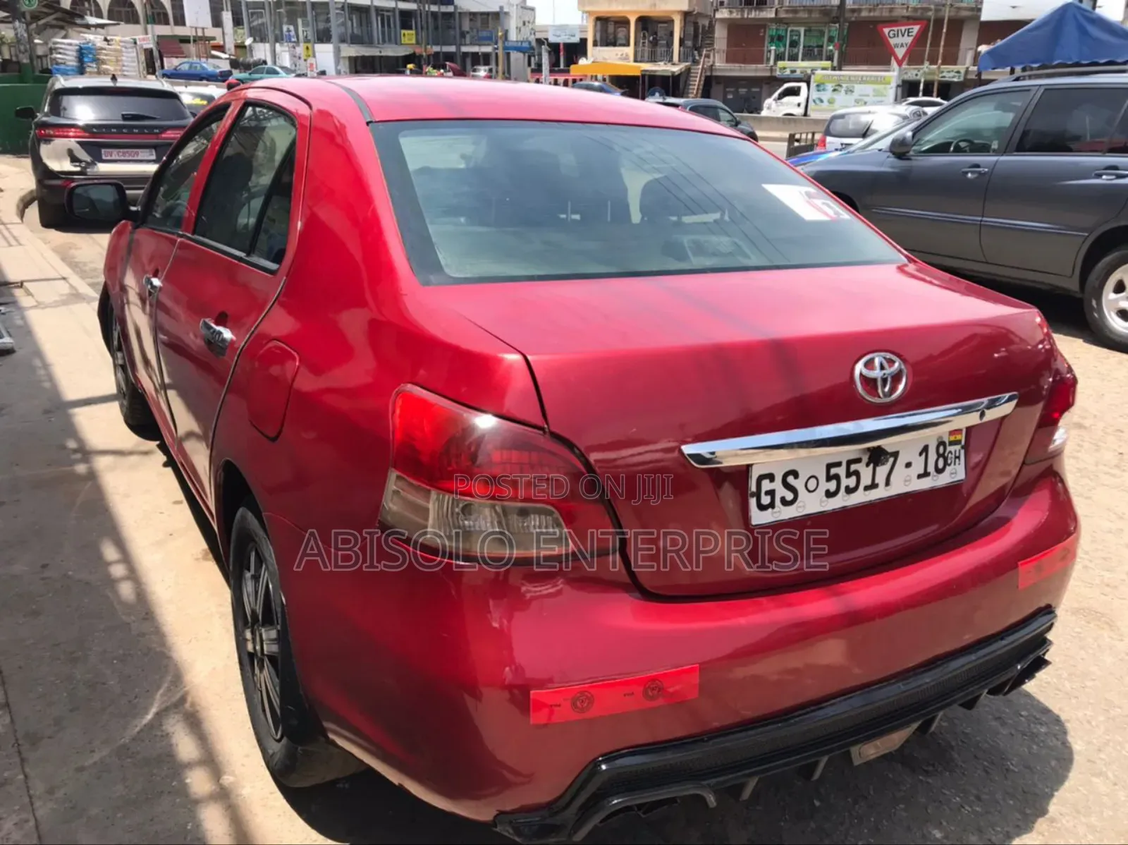 Toyota Yaris Base Sedan 4dr 2010 Red