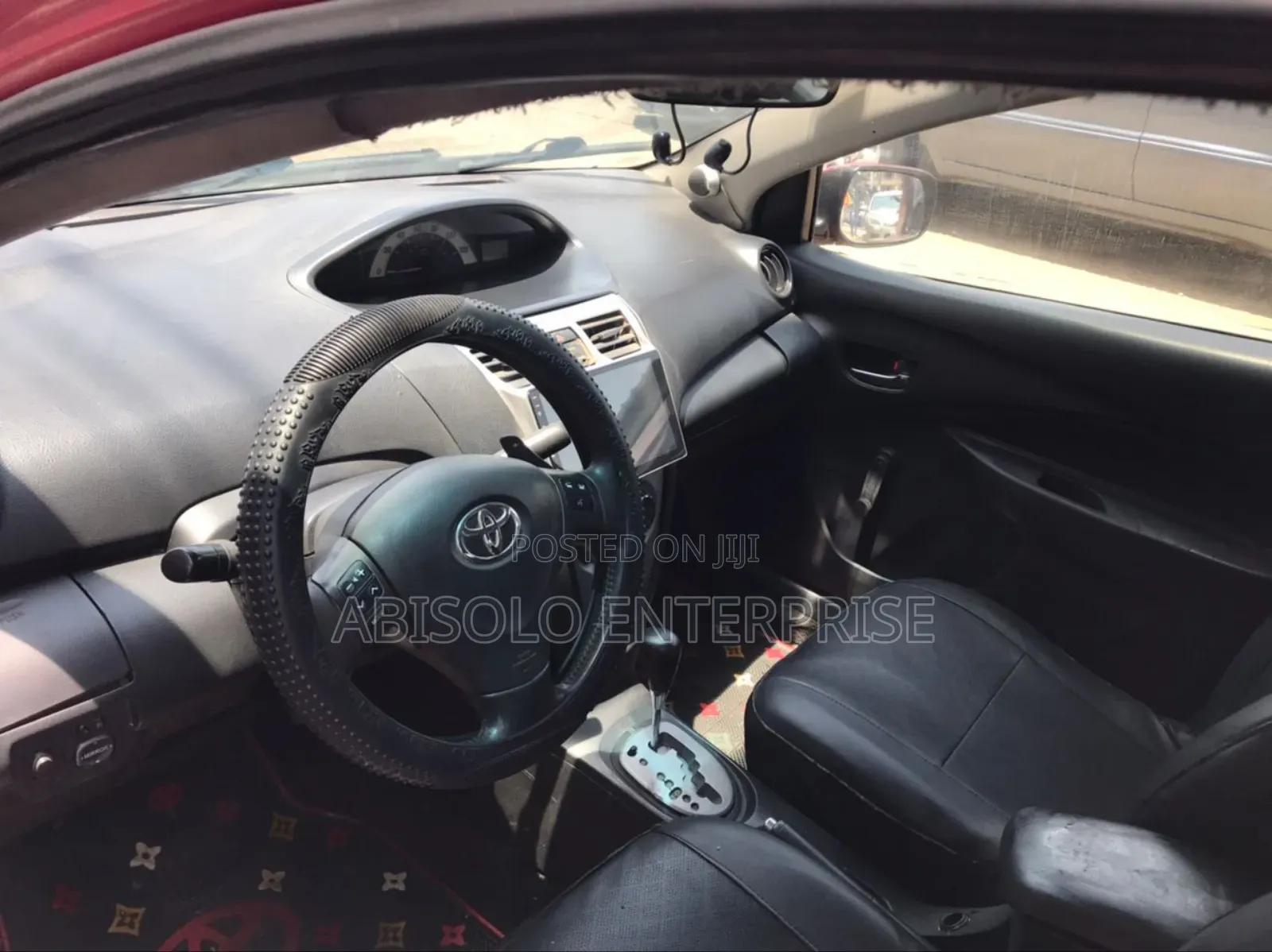 Toyota Yaris Base Sedan 4dr 2010 Red