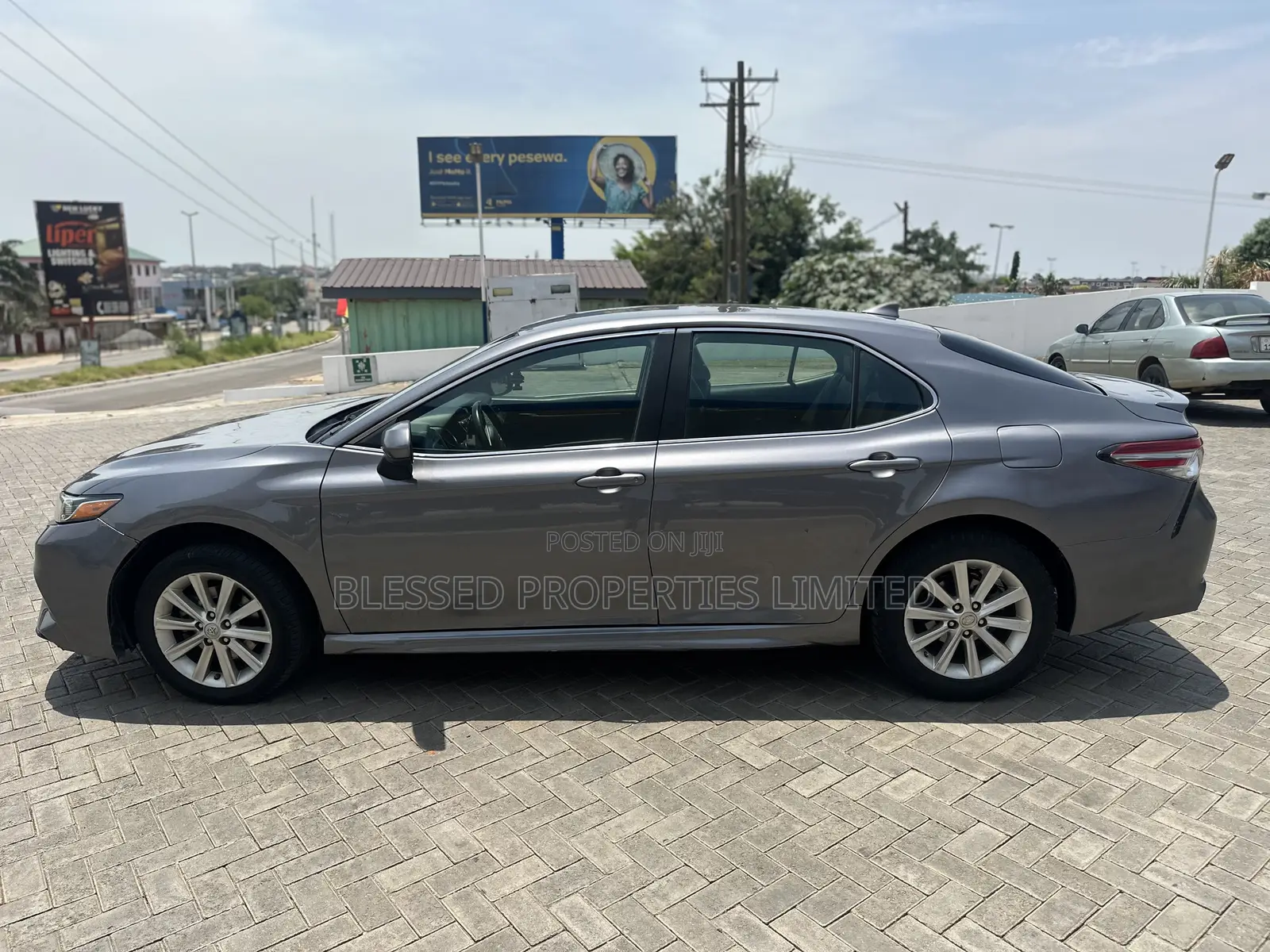Toyota Camry SE (2.5L 4cyl 8A) 2019 Gray