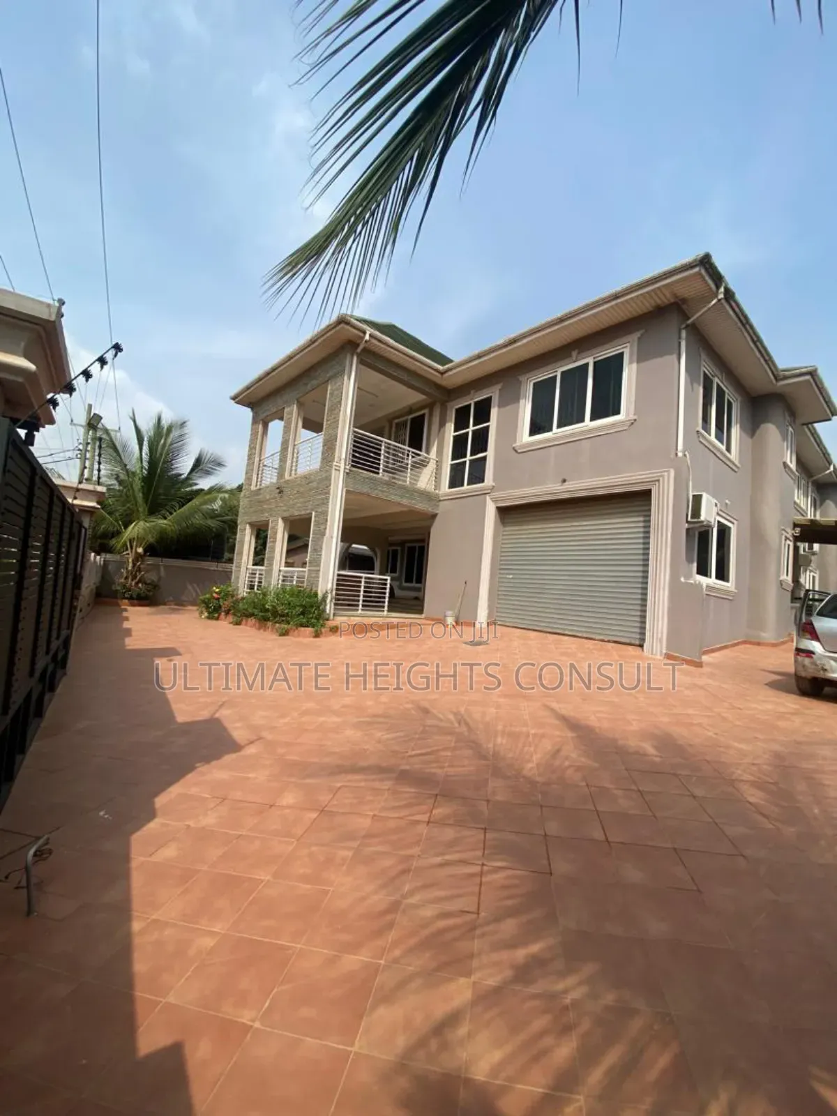 5bdrm Apartment in Abuom, Kwabenya for rent