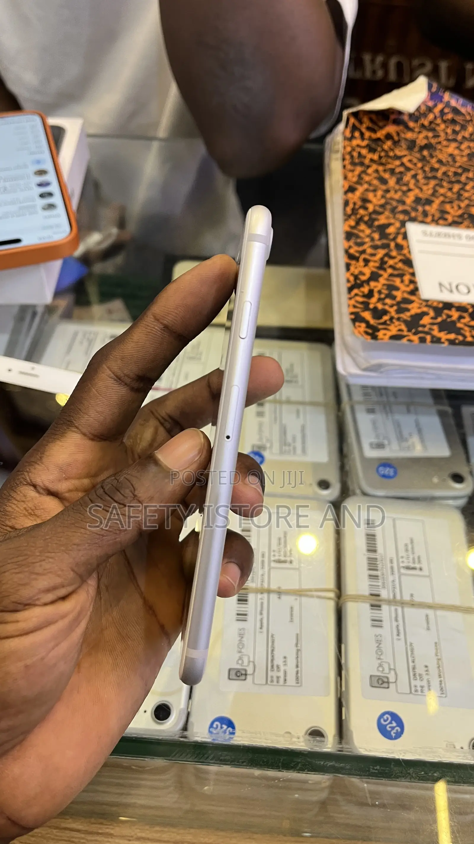 New Apple iPhone 7 32 GB Silver