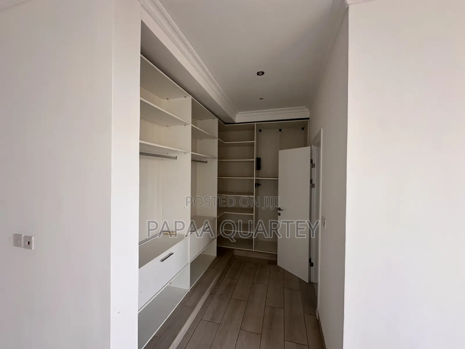 4bdrm Townhouse/Terrace in Cantonments for sale