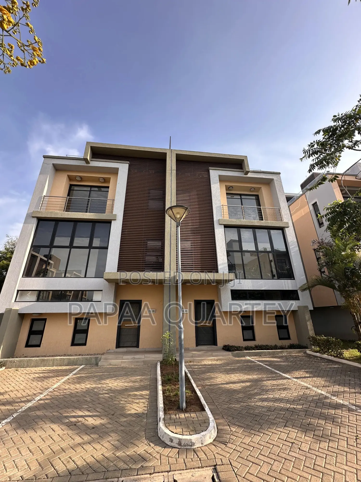 4bdrm Townhouse/Terrace in Cantonments for sale
