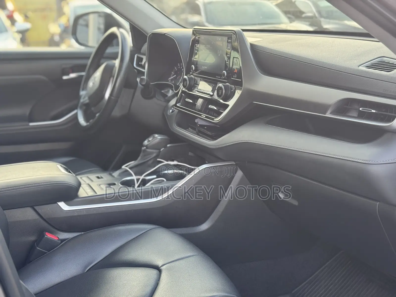 Toyota Highlander XLE 2022 Gray