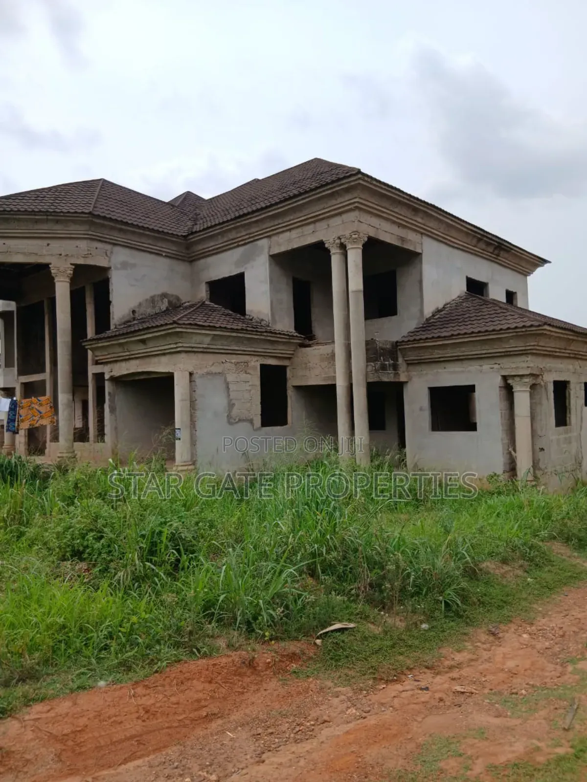 7bdrm House in Kwadaso Hilltop, Kumasi Metropolitan for sale