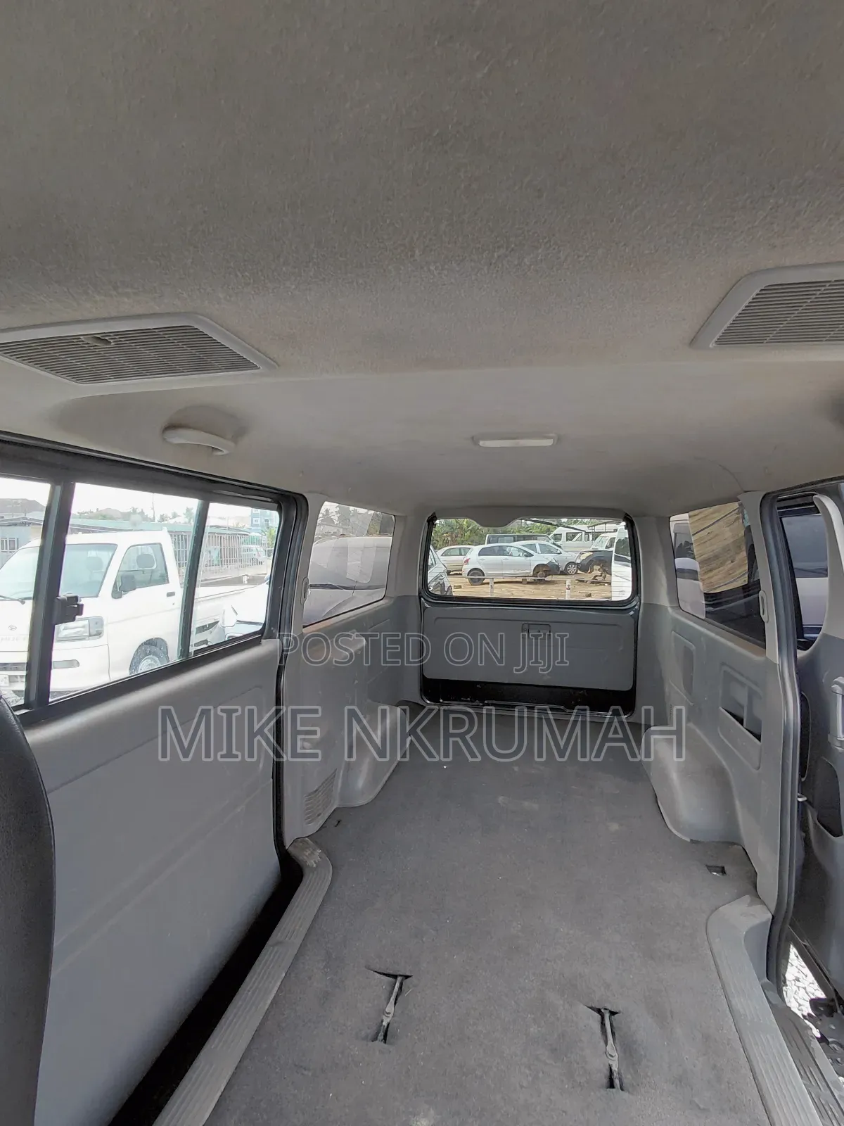 Toyota HiAce 2010 Beige