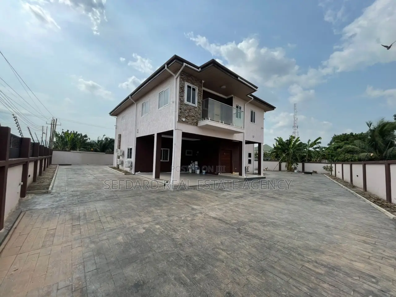 5bdrm Duplex in Oyarifa for rent