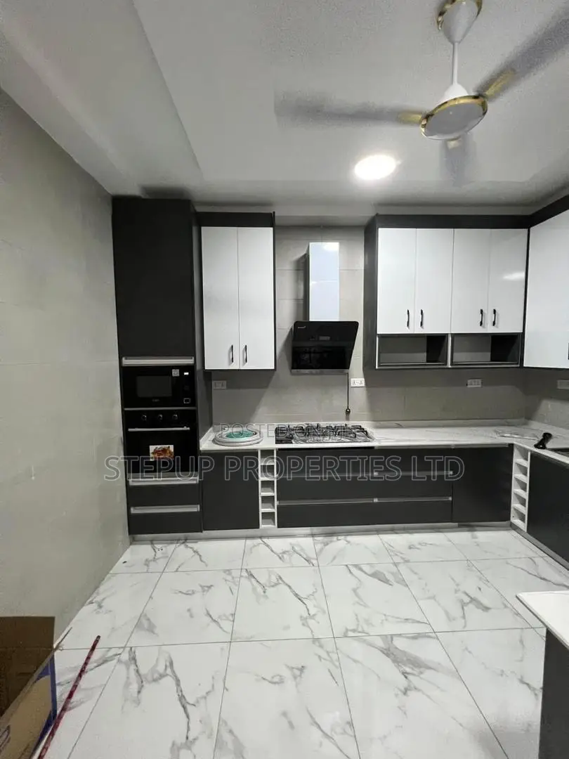 5bdrm House in Achimota for sale