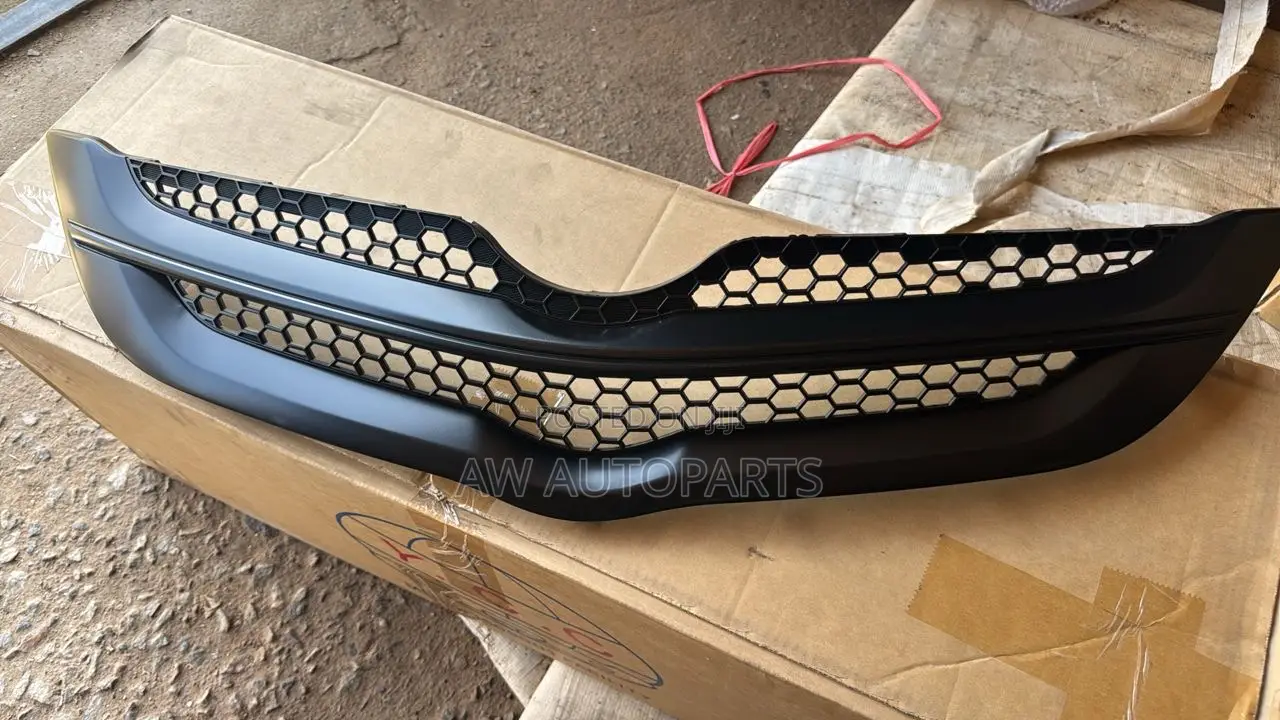 Toyota Yaris 2007-2011 Grille
