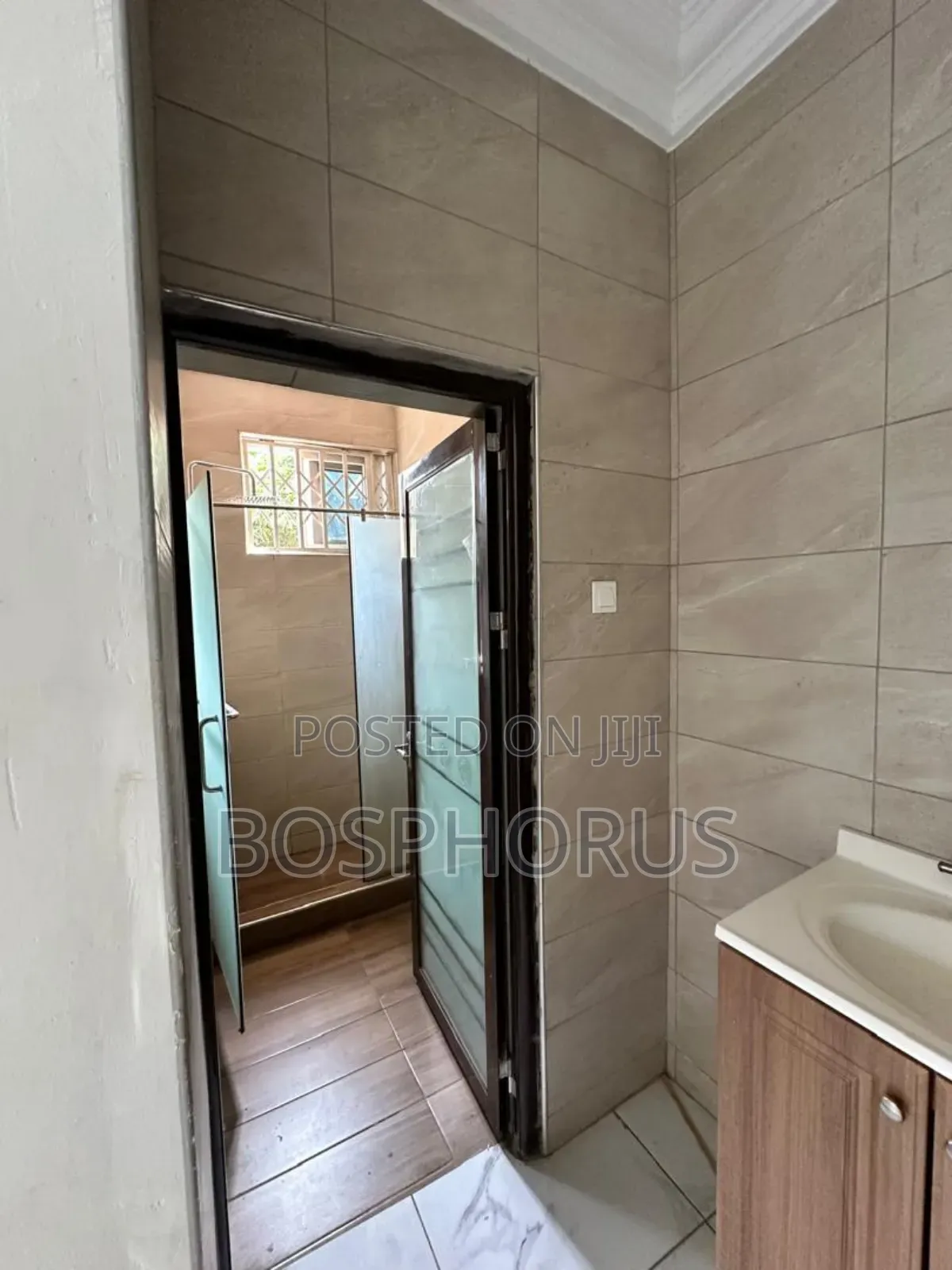 8bdrm House in Kwabenya for rent